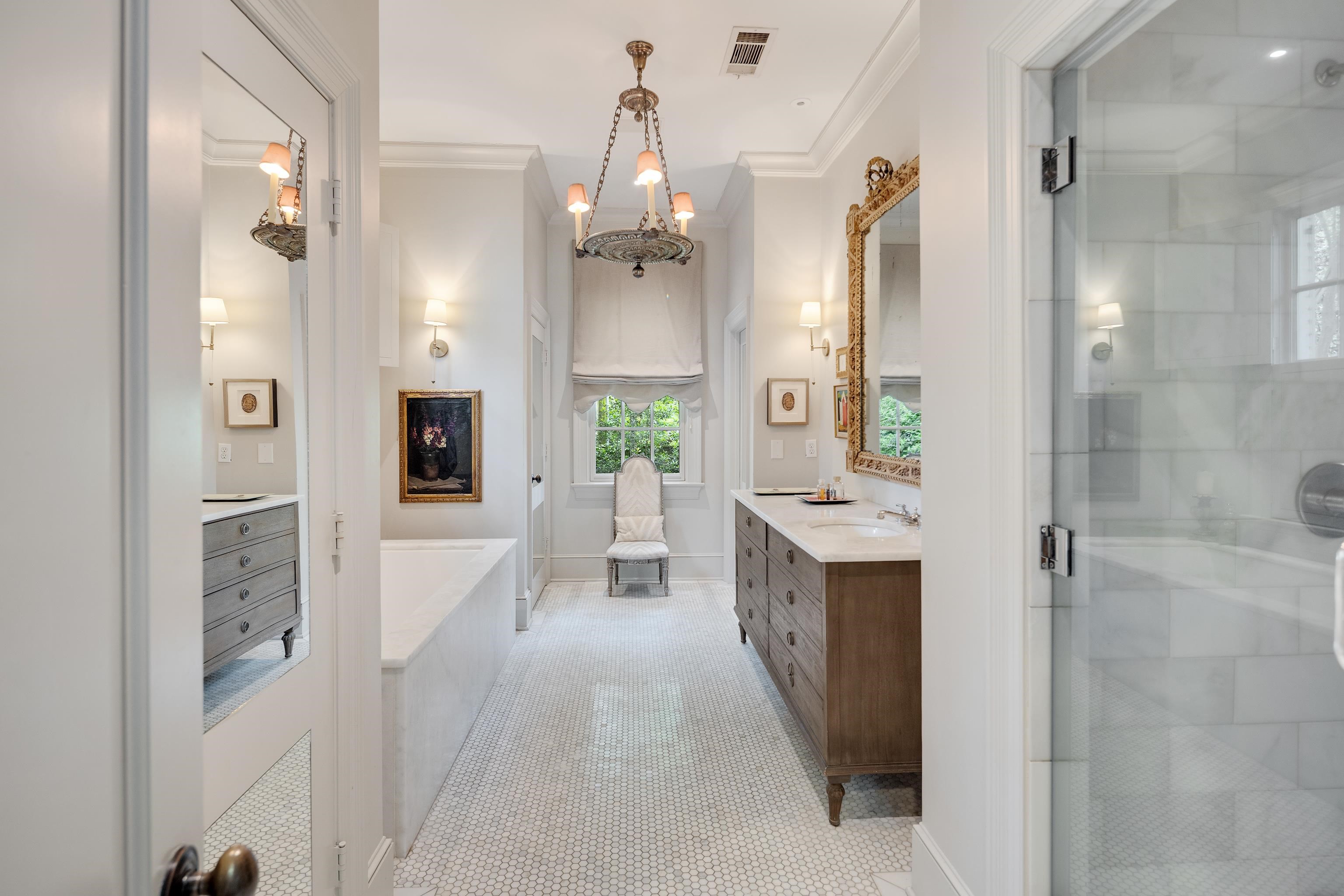 4068 ROBINWOOD CV