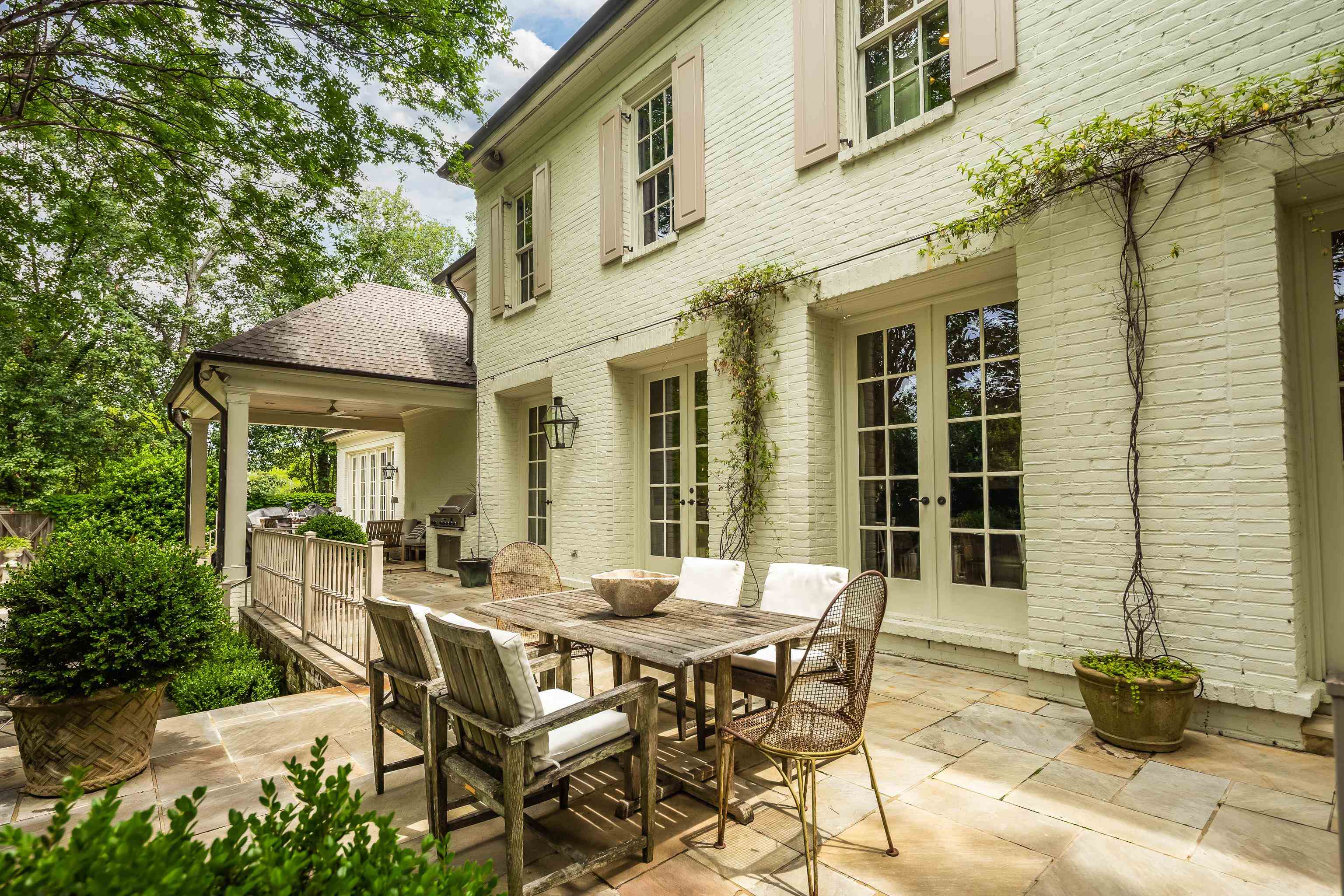 4068 ROBINWOOD CV