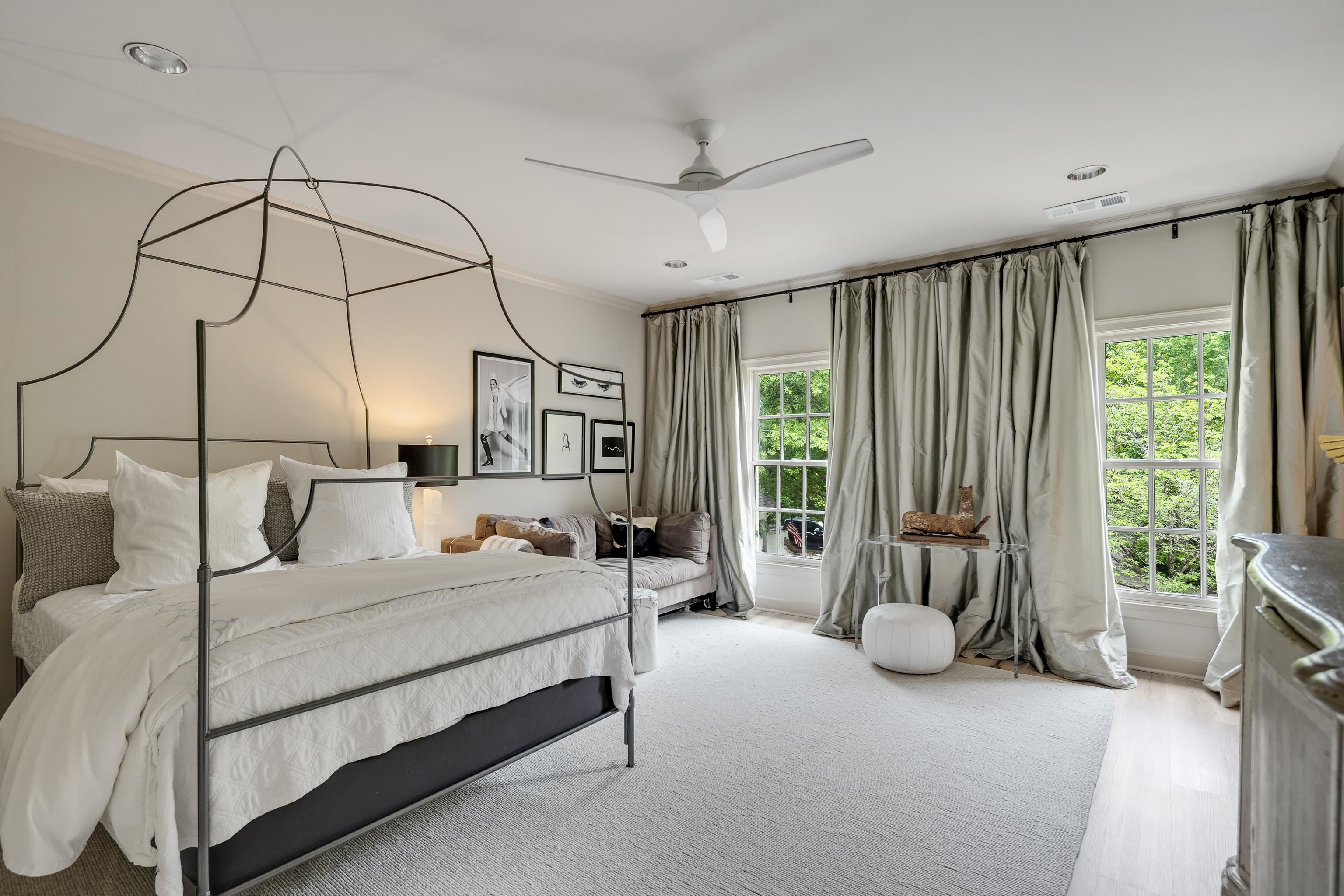 4068 ROBINWOOD CV