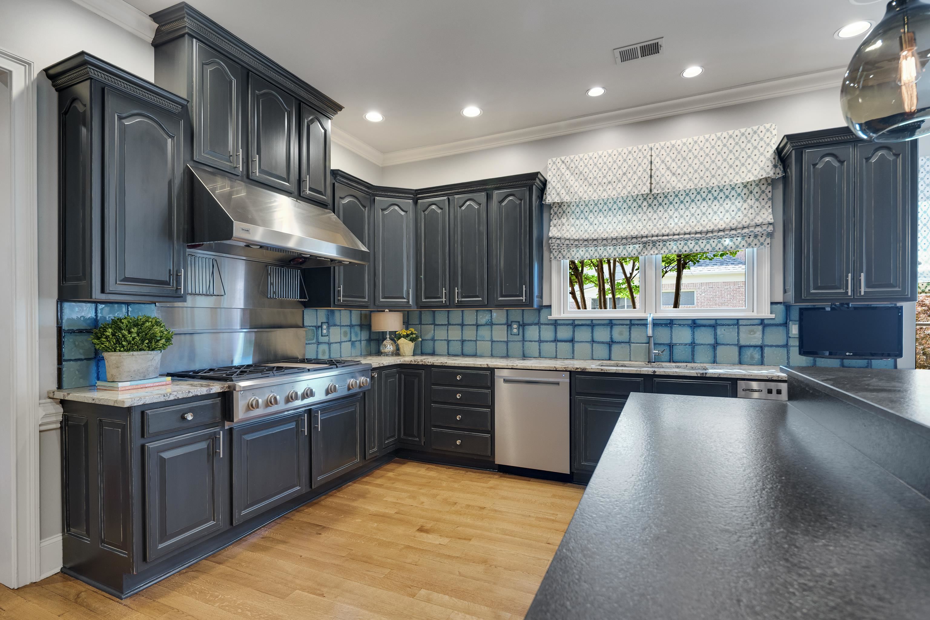 9231 FOREST ESTATES CV