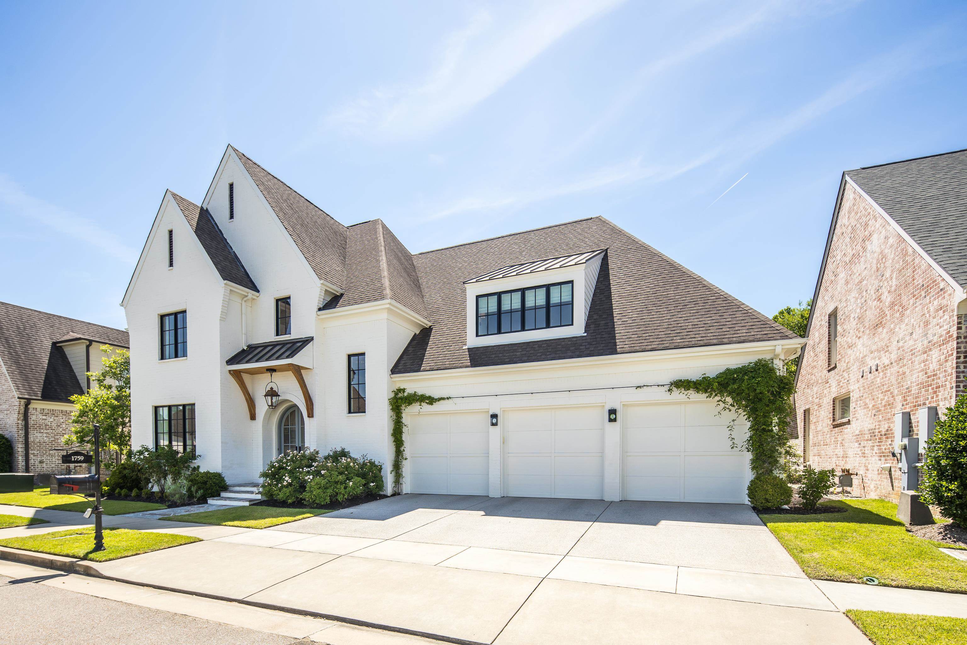 1759 BAYNARD LOOP W