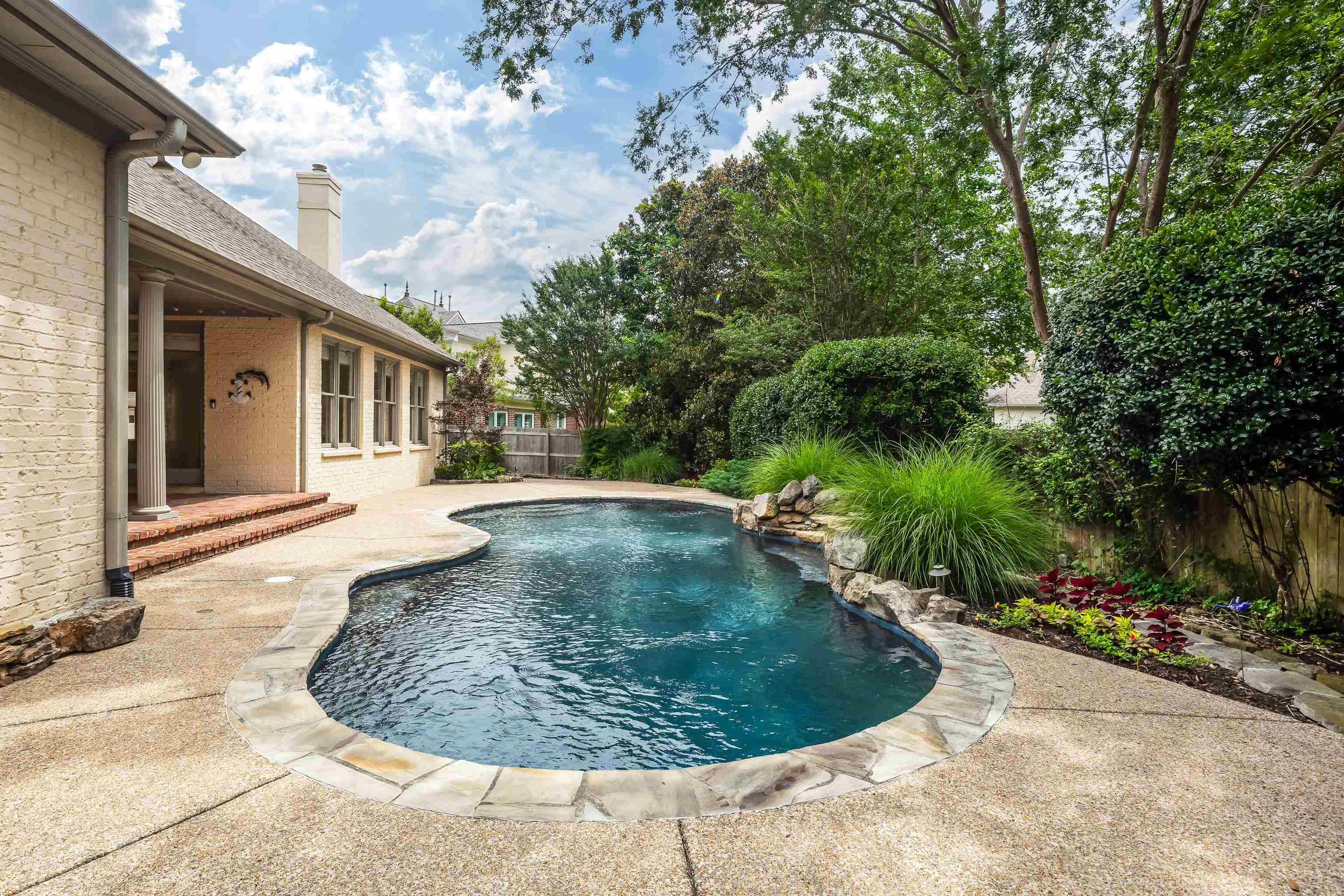 1633 DOGWOOD CREEK DR