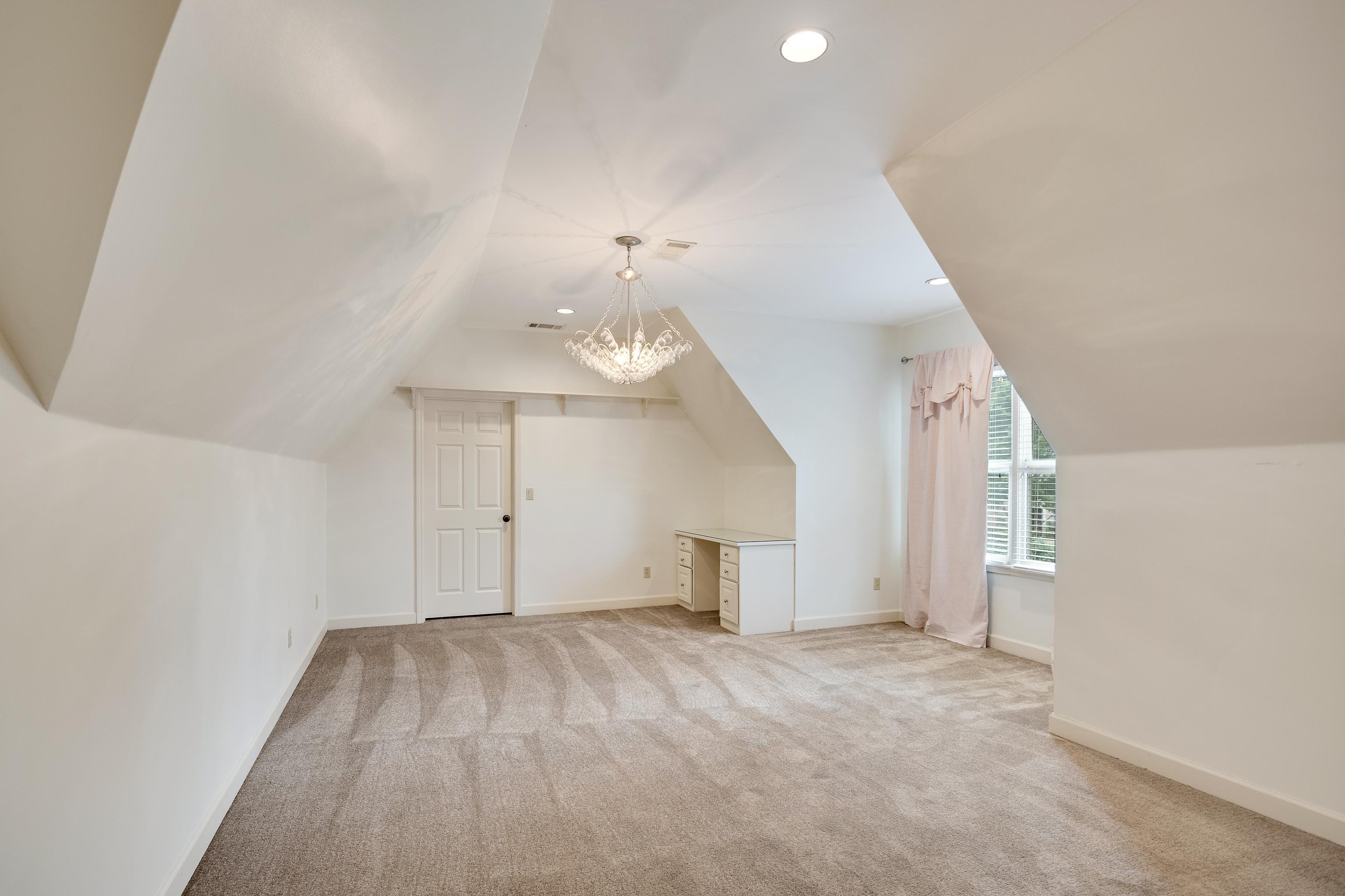 1633 DOGWOOD CREEK DR