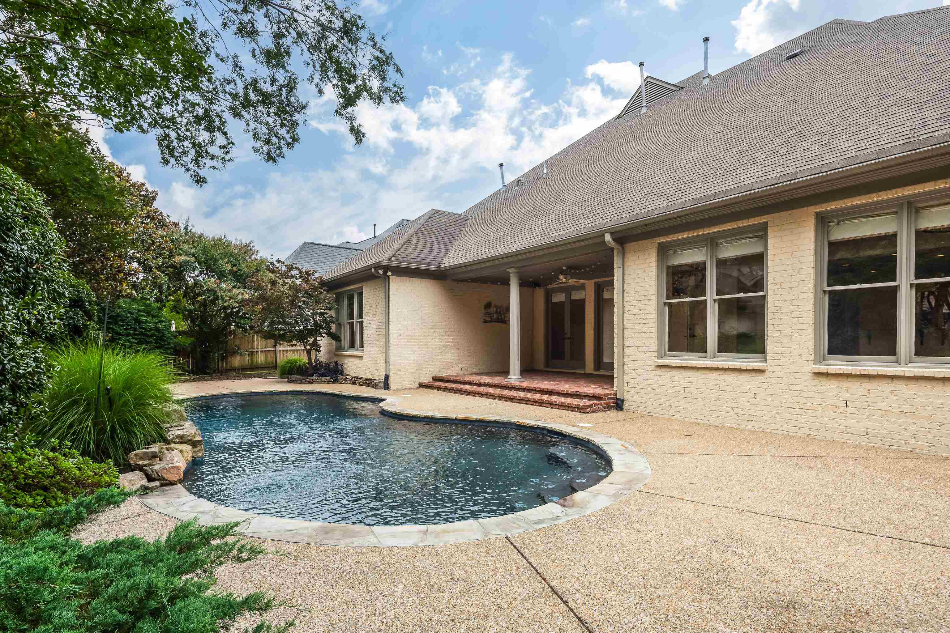 1633 DOGWOOD CREEK DR