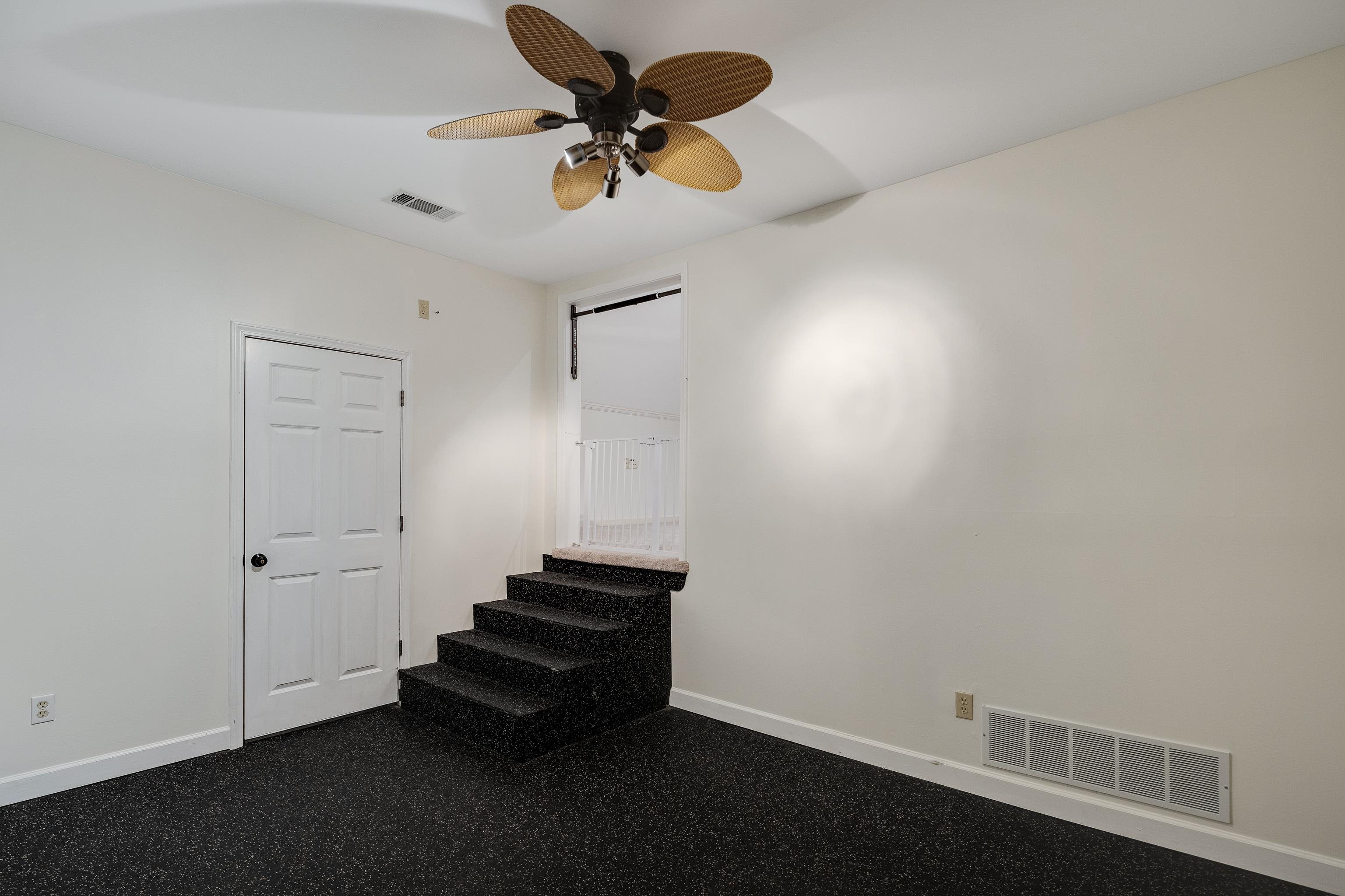 1633 DOGWOOD CREEK DR