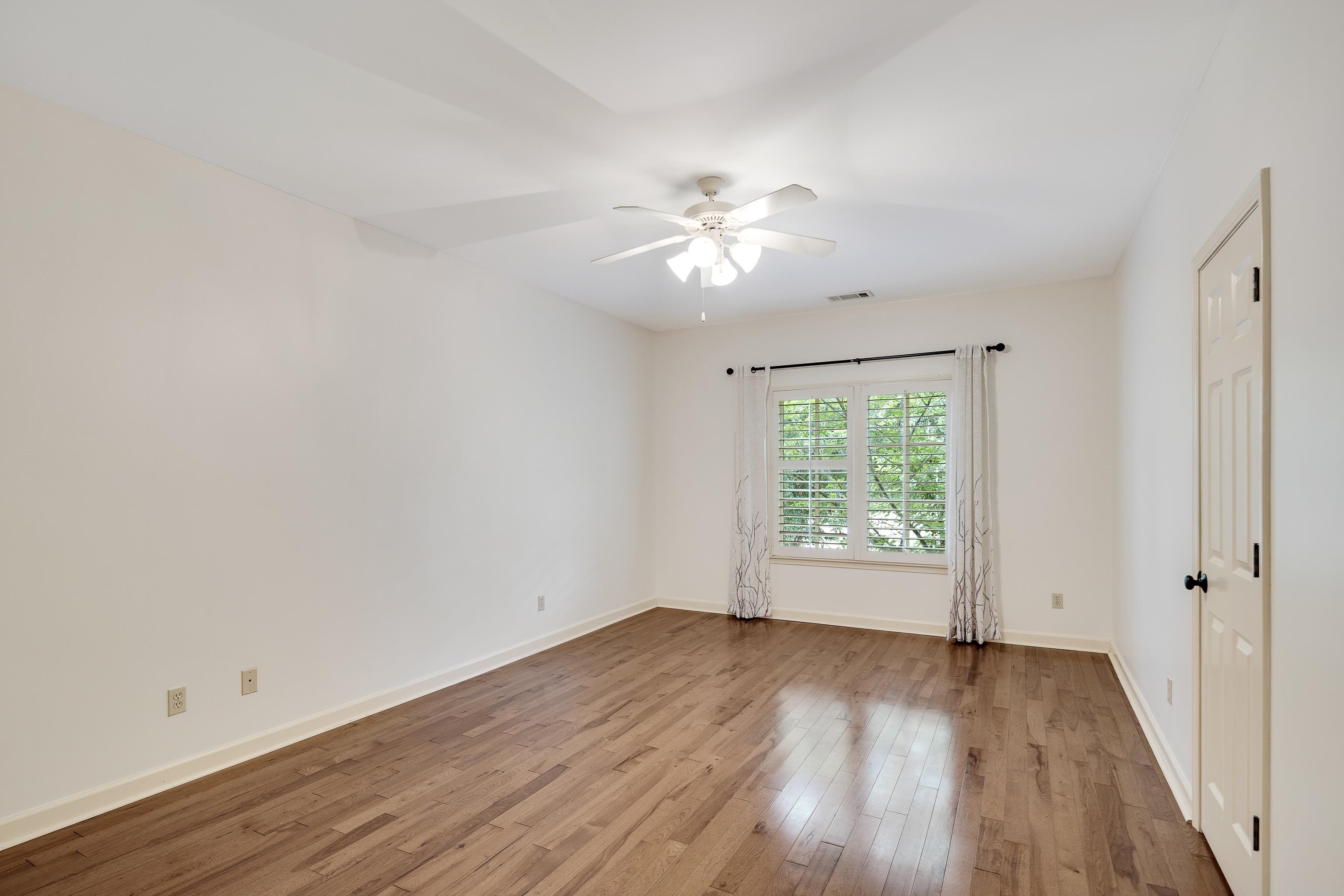 1633 DOGWOOD CREEK DR