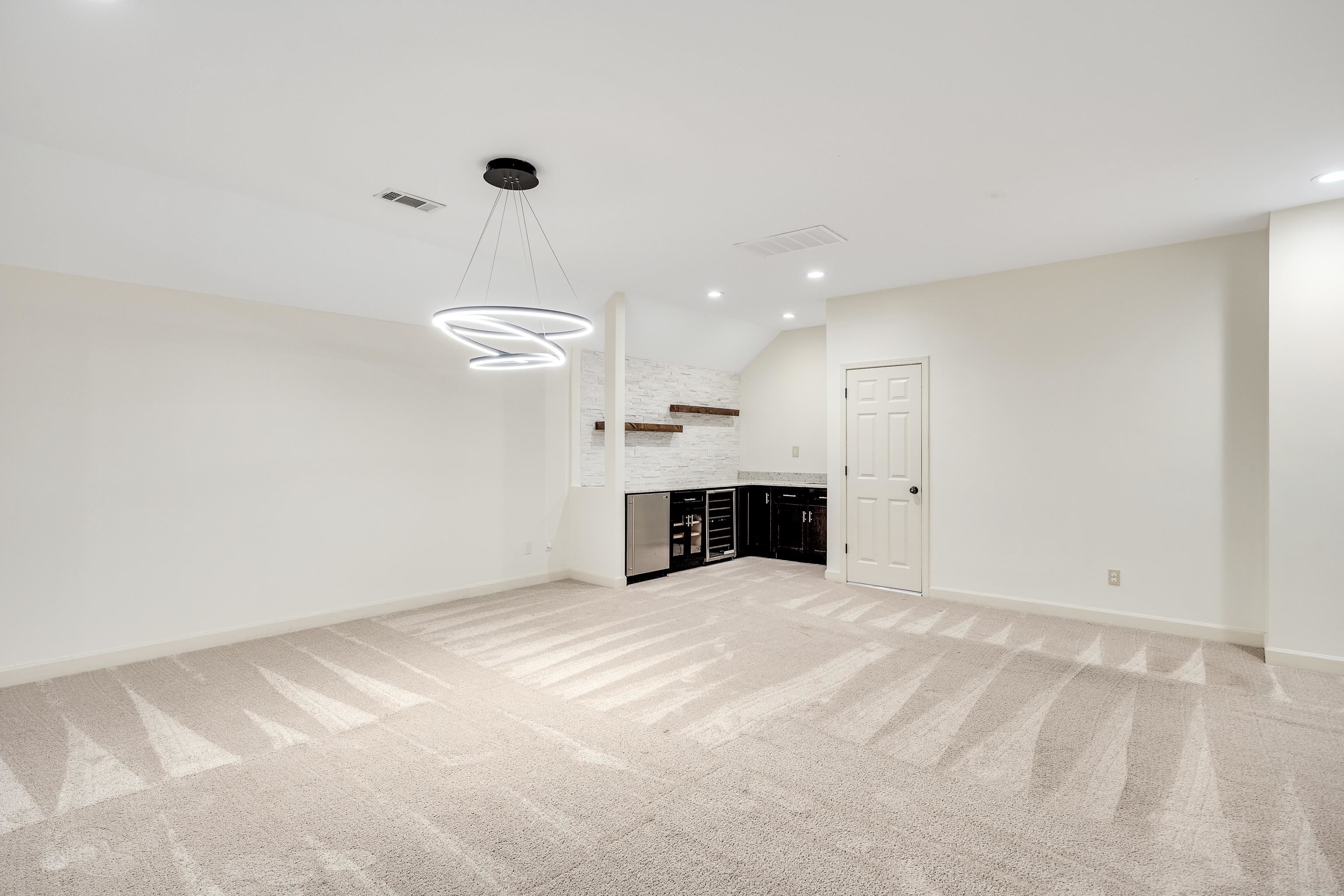 1633 DOGWOOD CREEK DR
