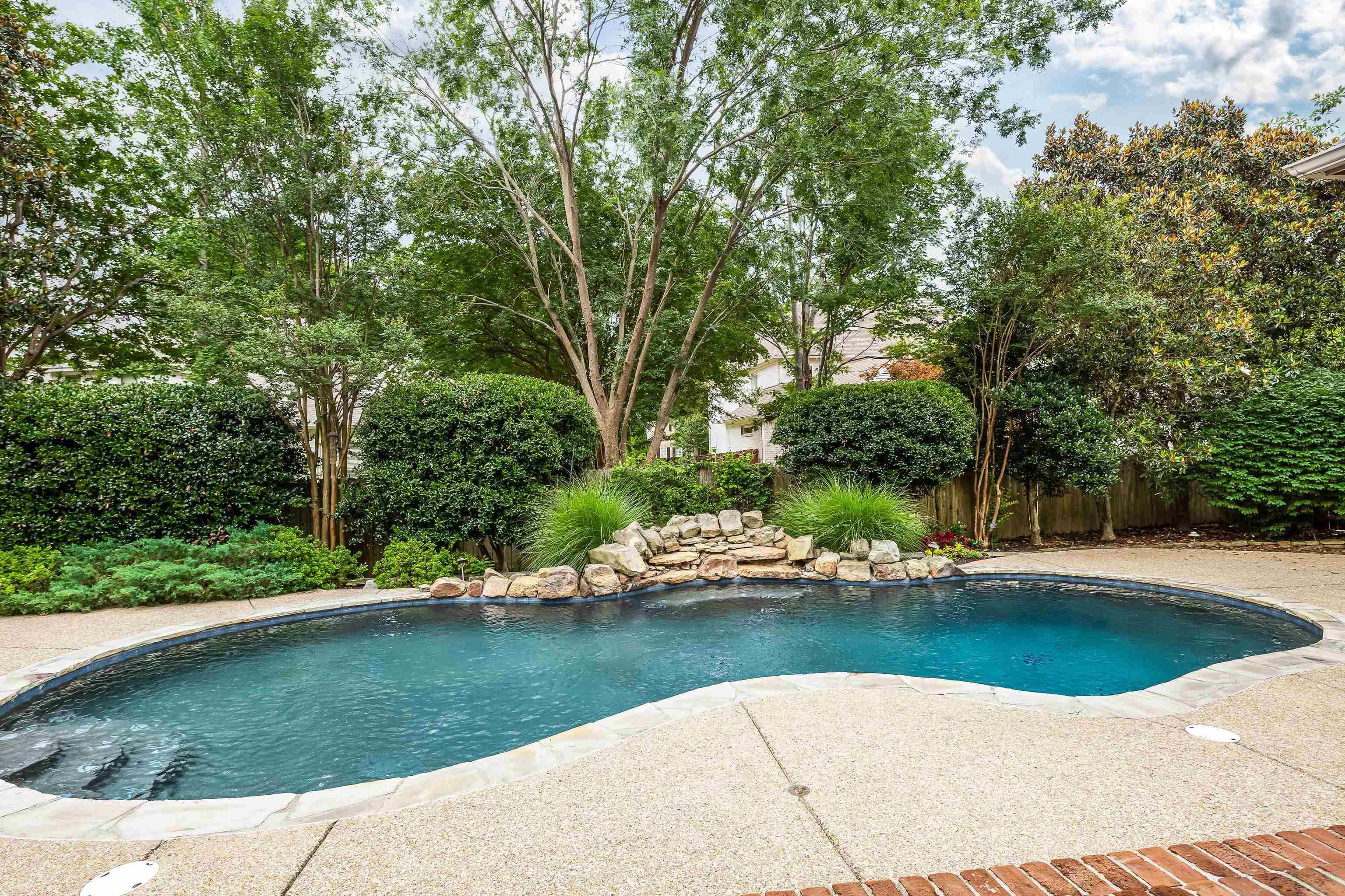 1633 DOGWOOD CREEK DR