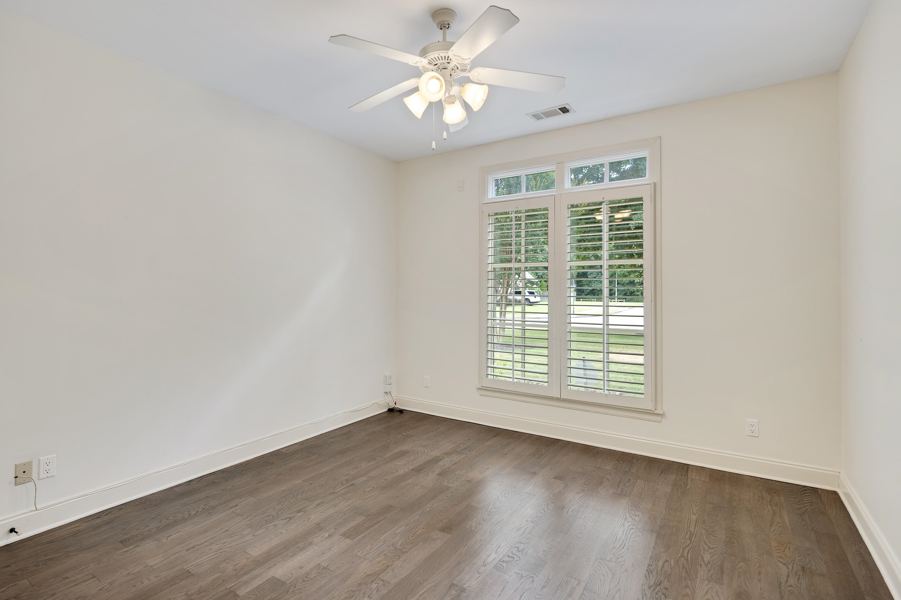 1633 DOGWOOD CREEK DR