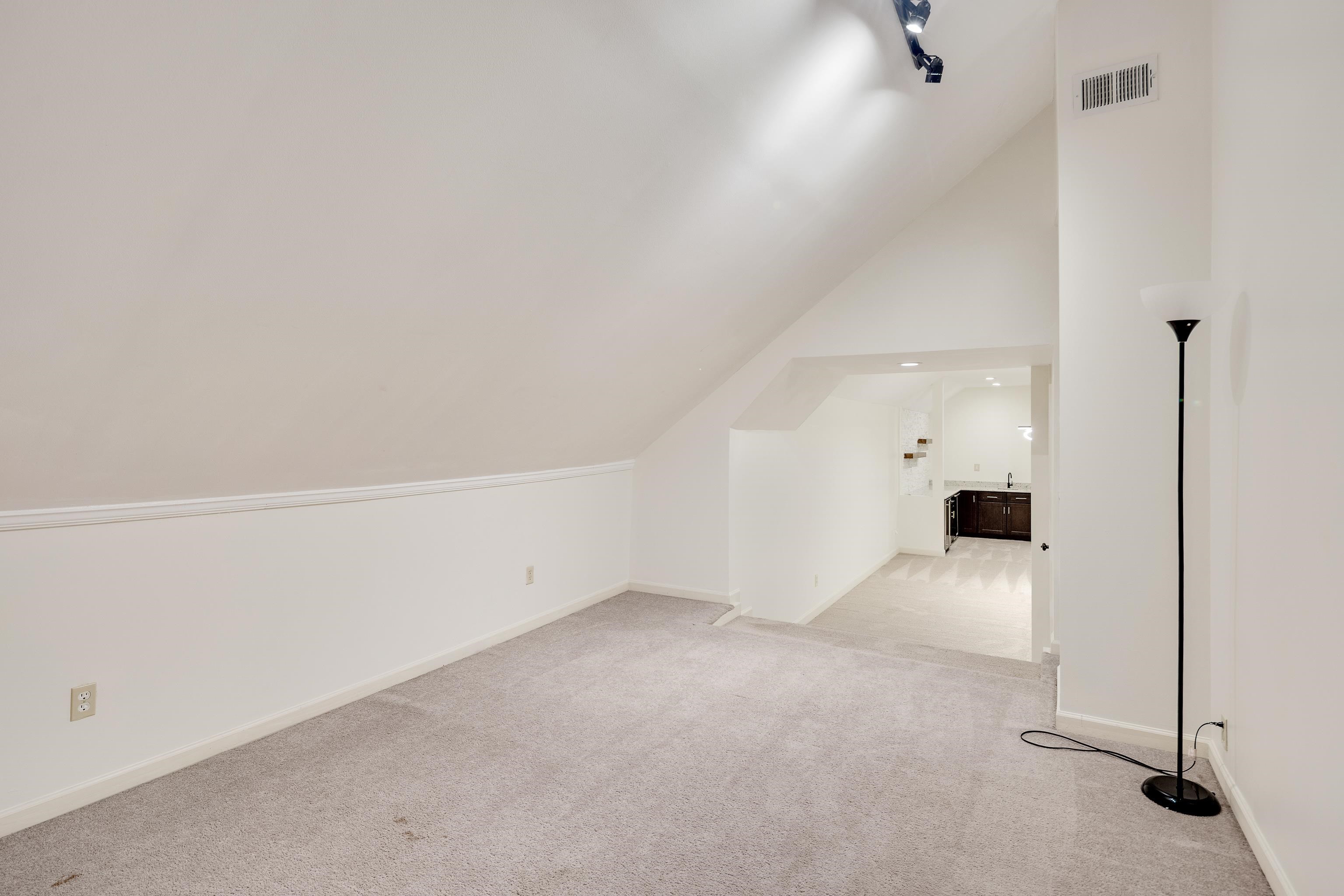 1633 DOGWOOD CREEK DR