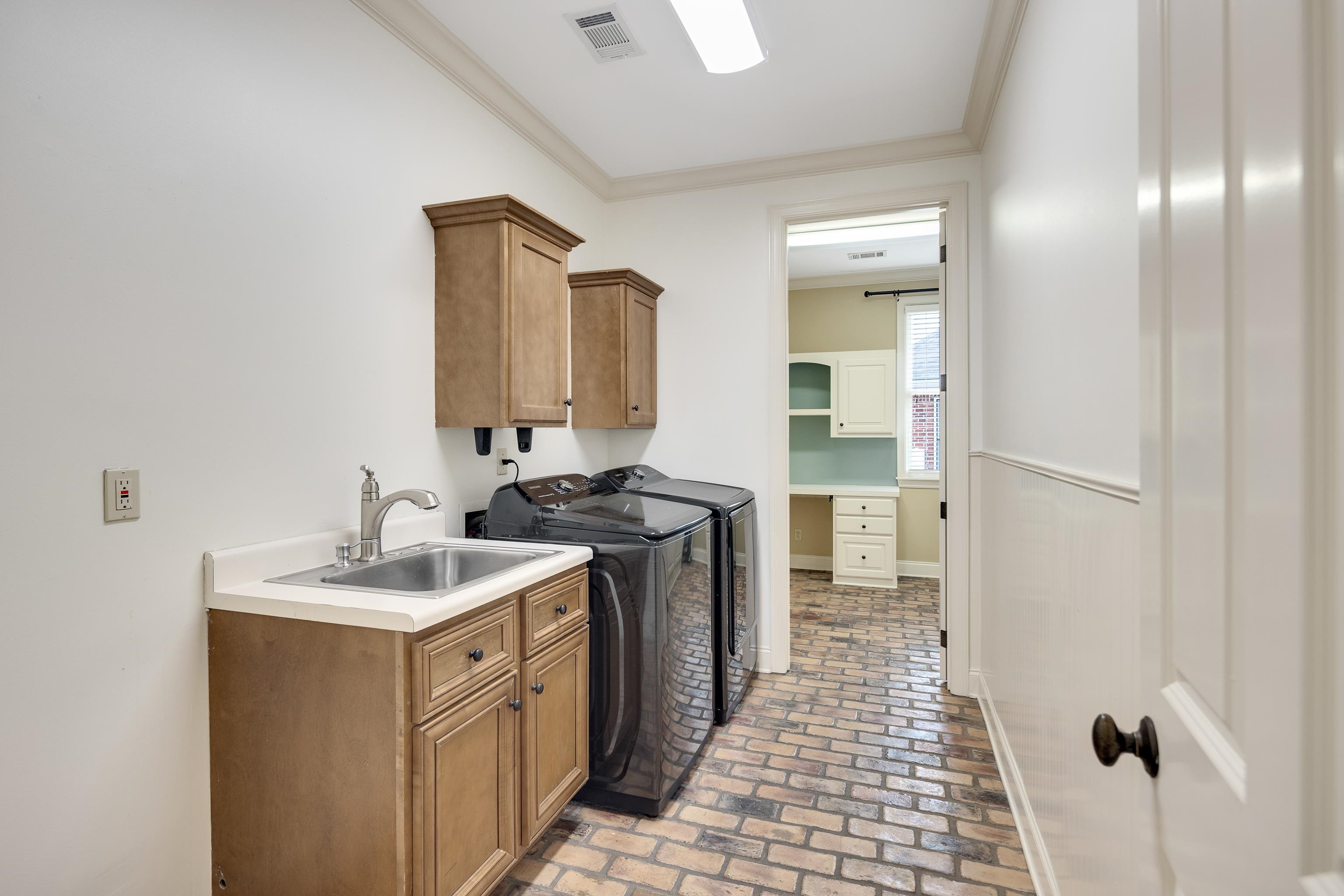 1633 DOGWOOD CREEK DR
