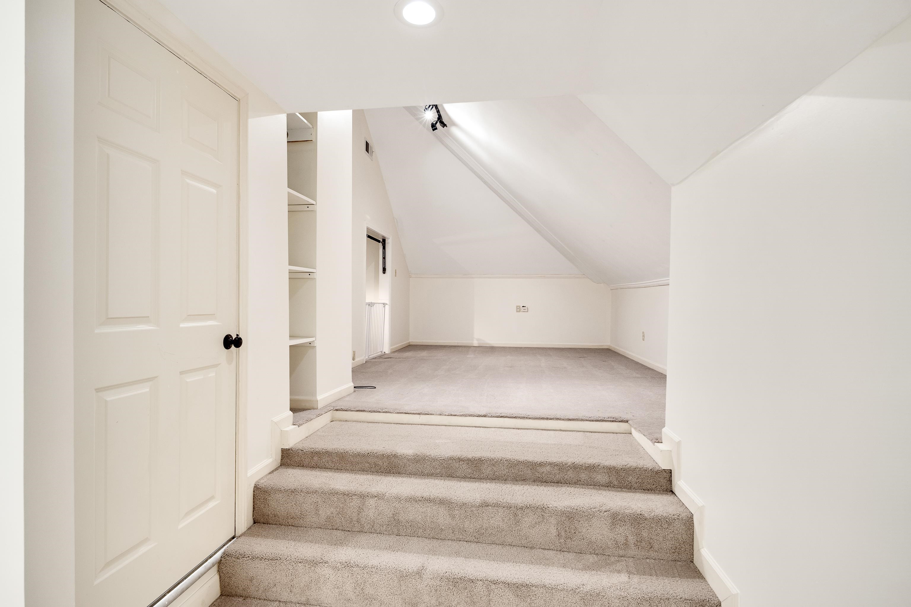 1633 DOGWOOD CREEK DR