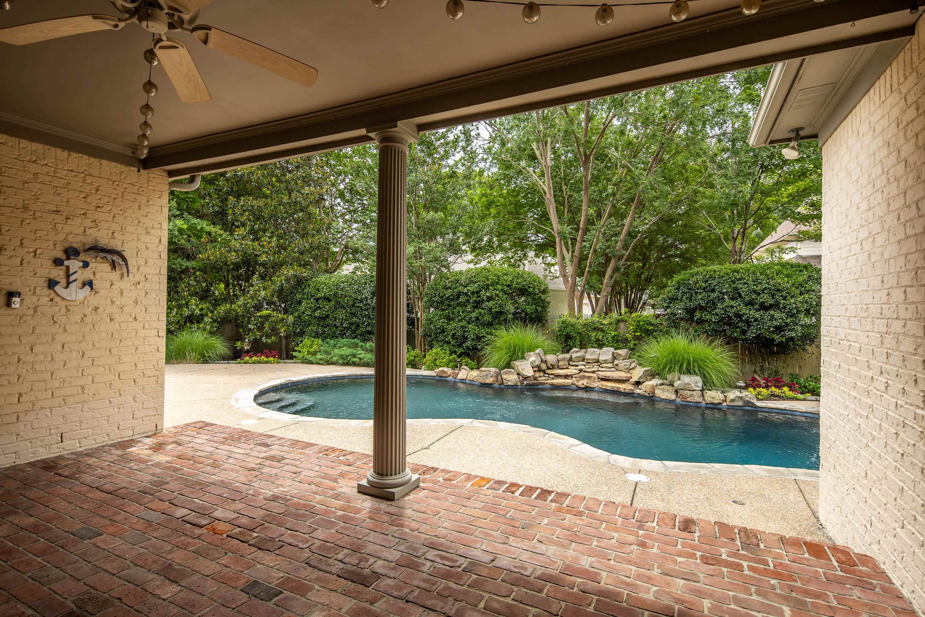 1633 DOGWOOD CREEK DR