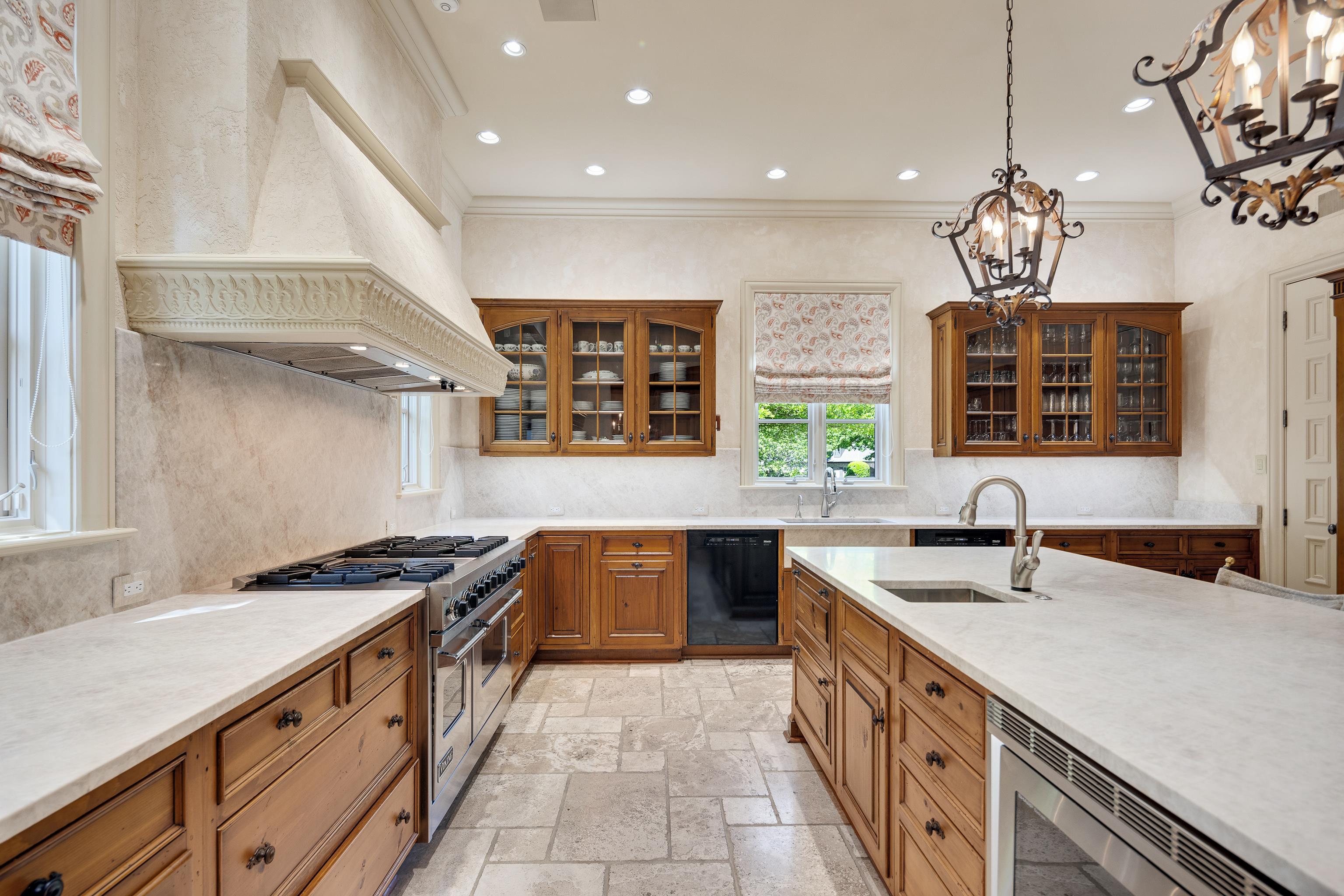 198 CLOISTER GREEN CV