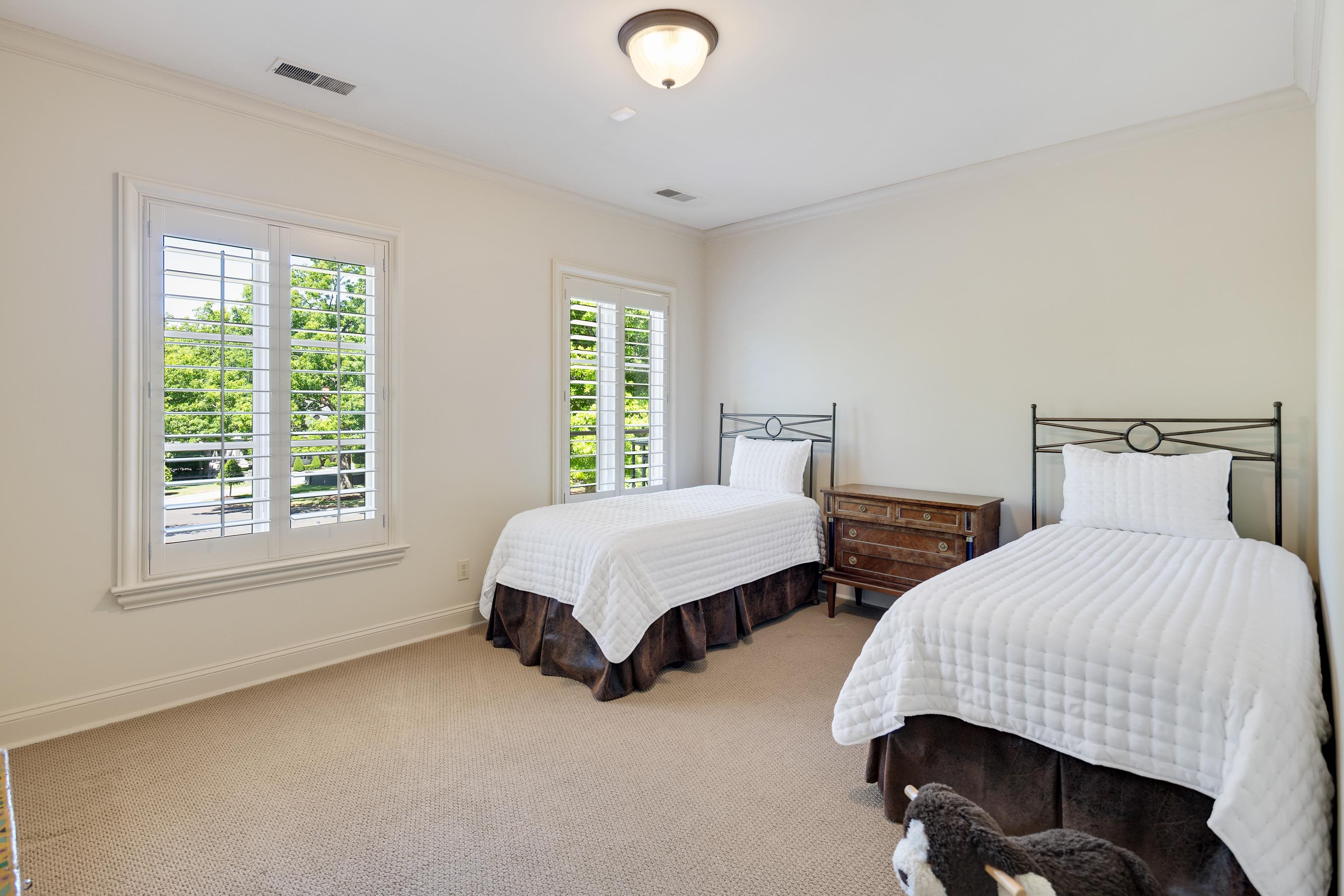 198 CLOISTER GREEN CV