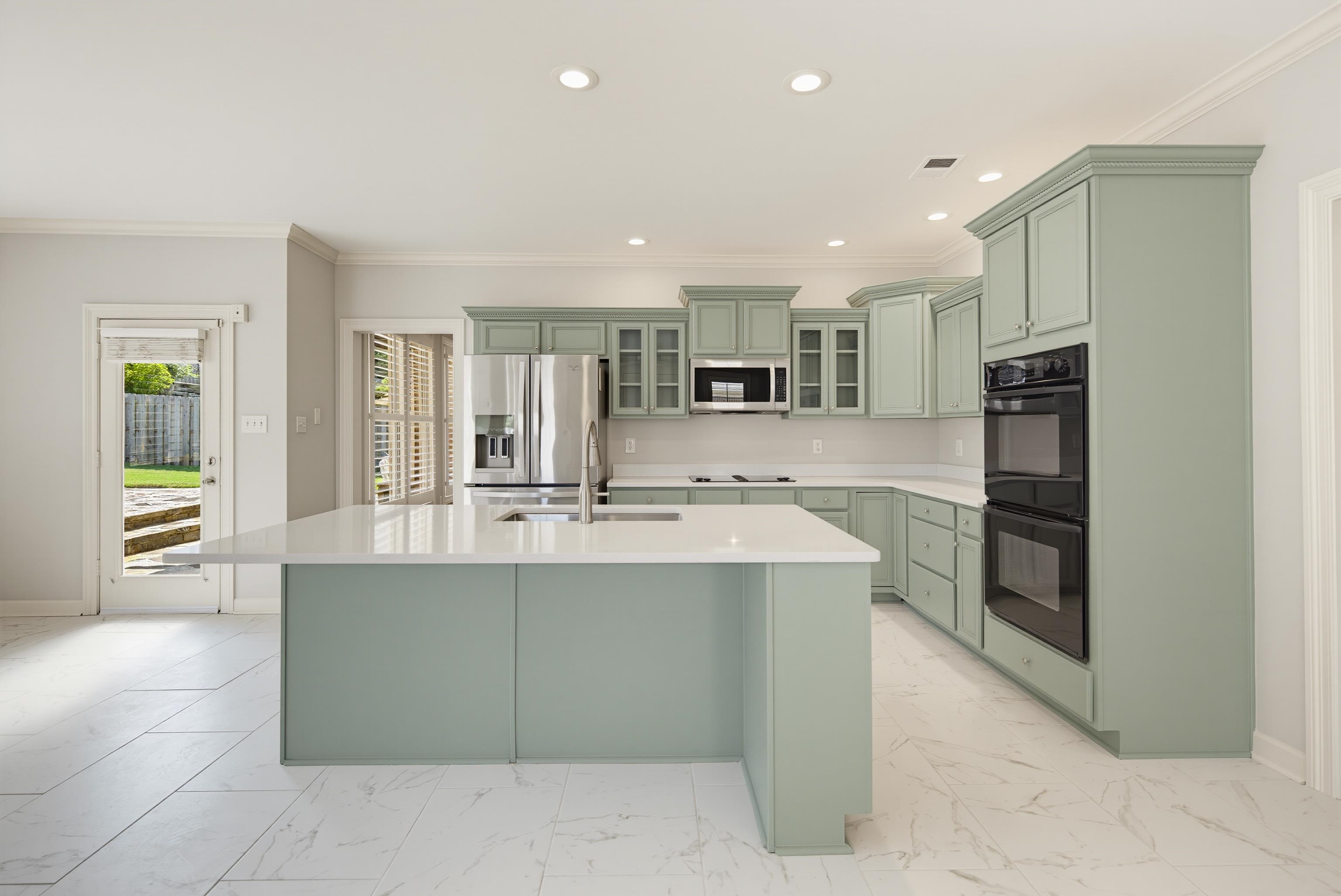 1817 LILES LN