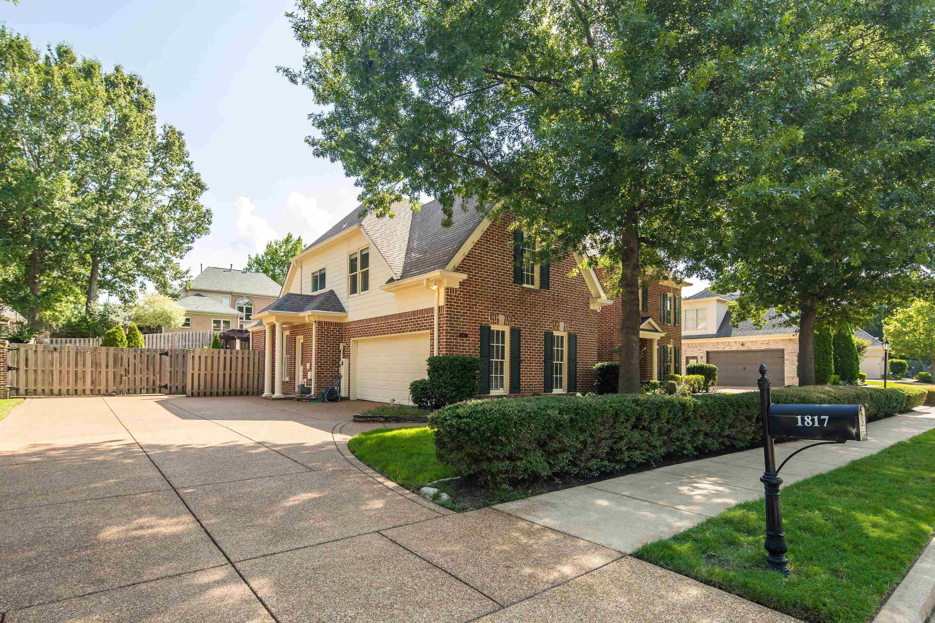 1817 LILES LN