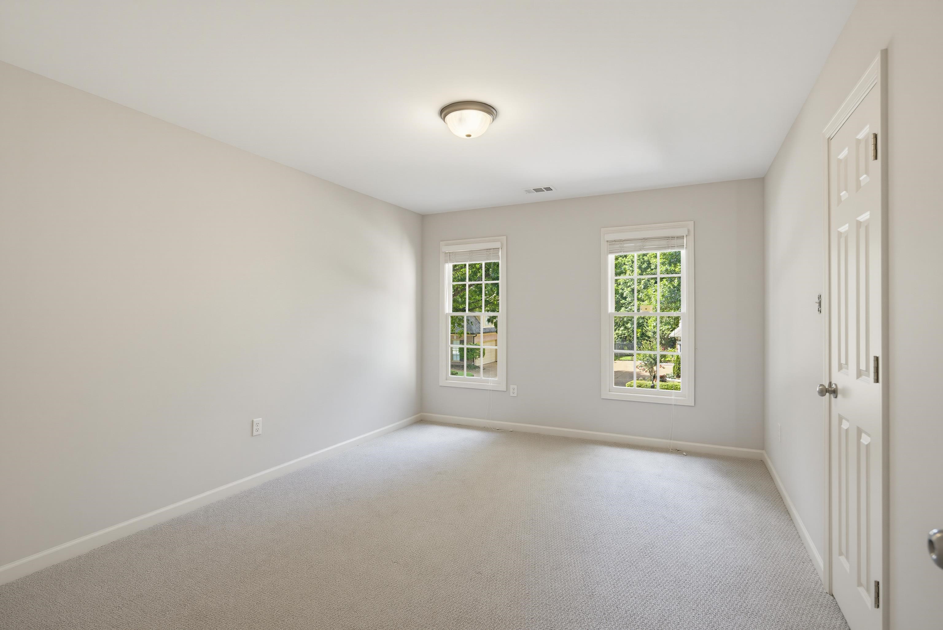 1817 LILES LN