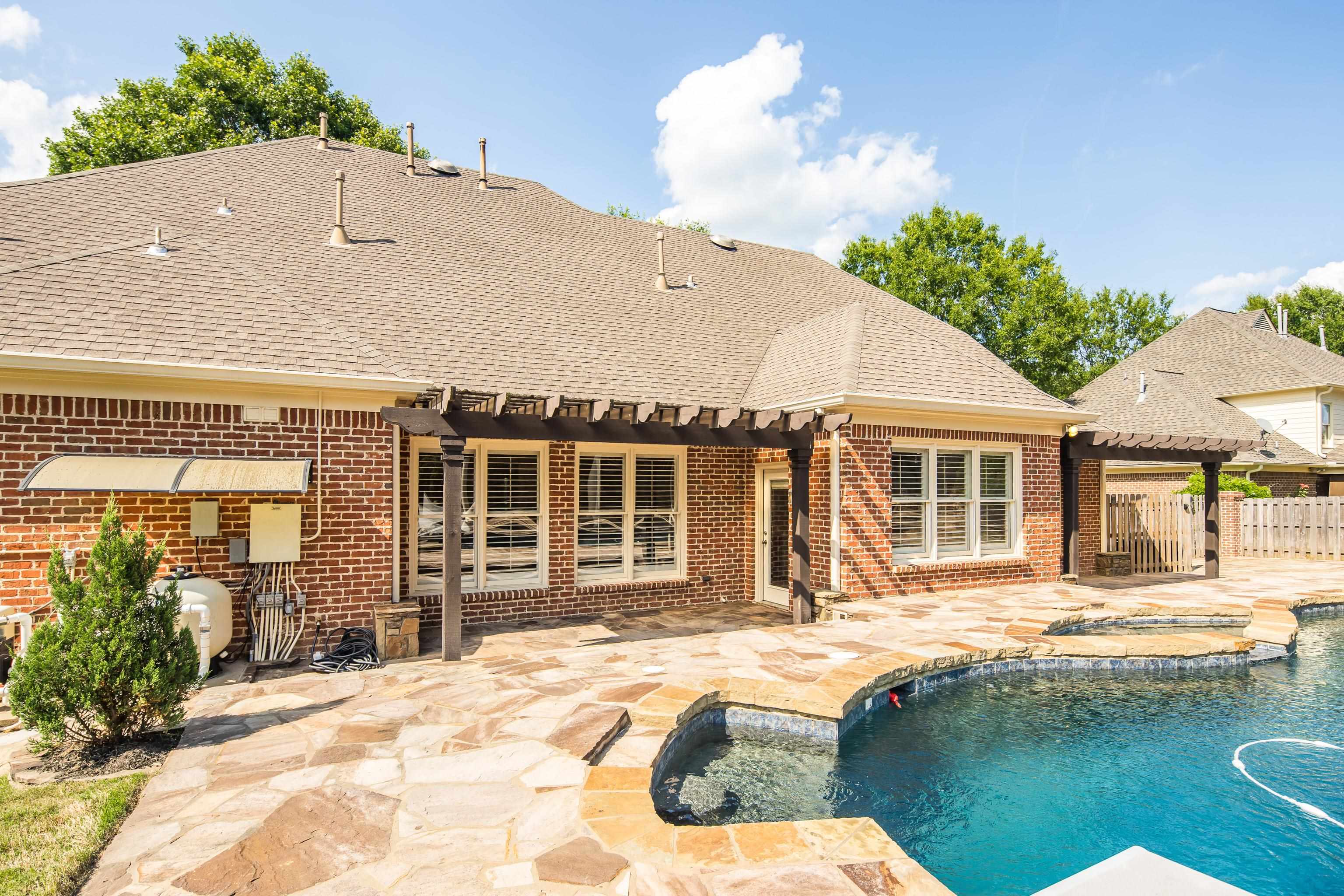 1817 LILES LN
