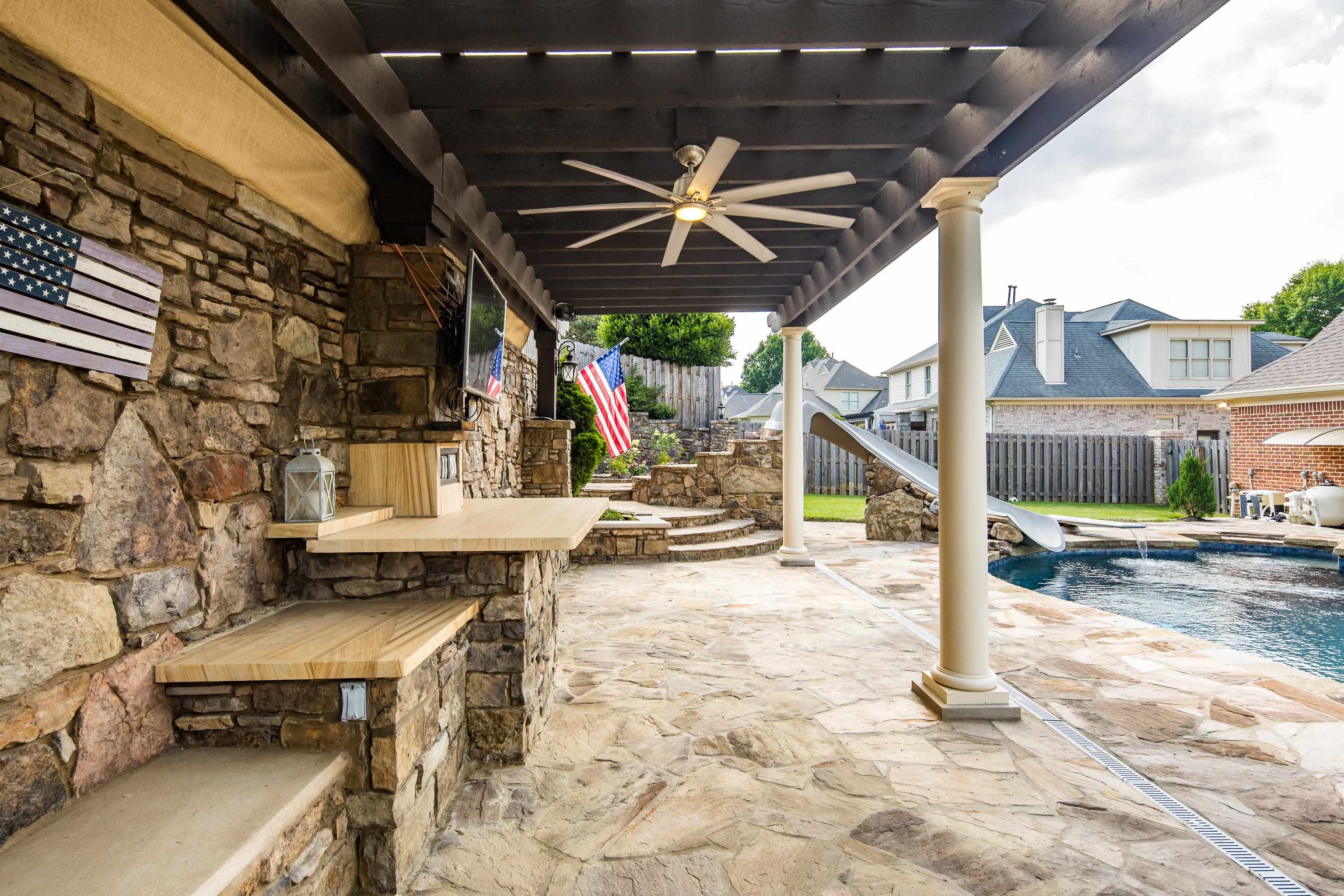 1817 LILES LN