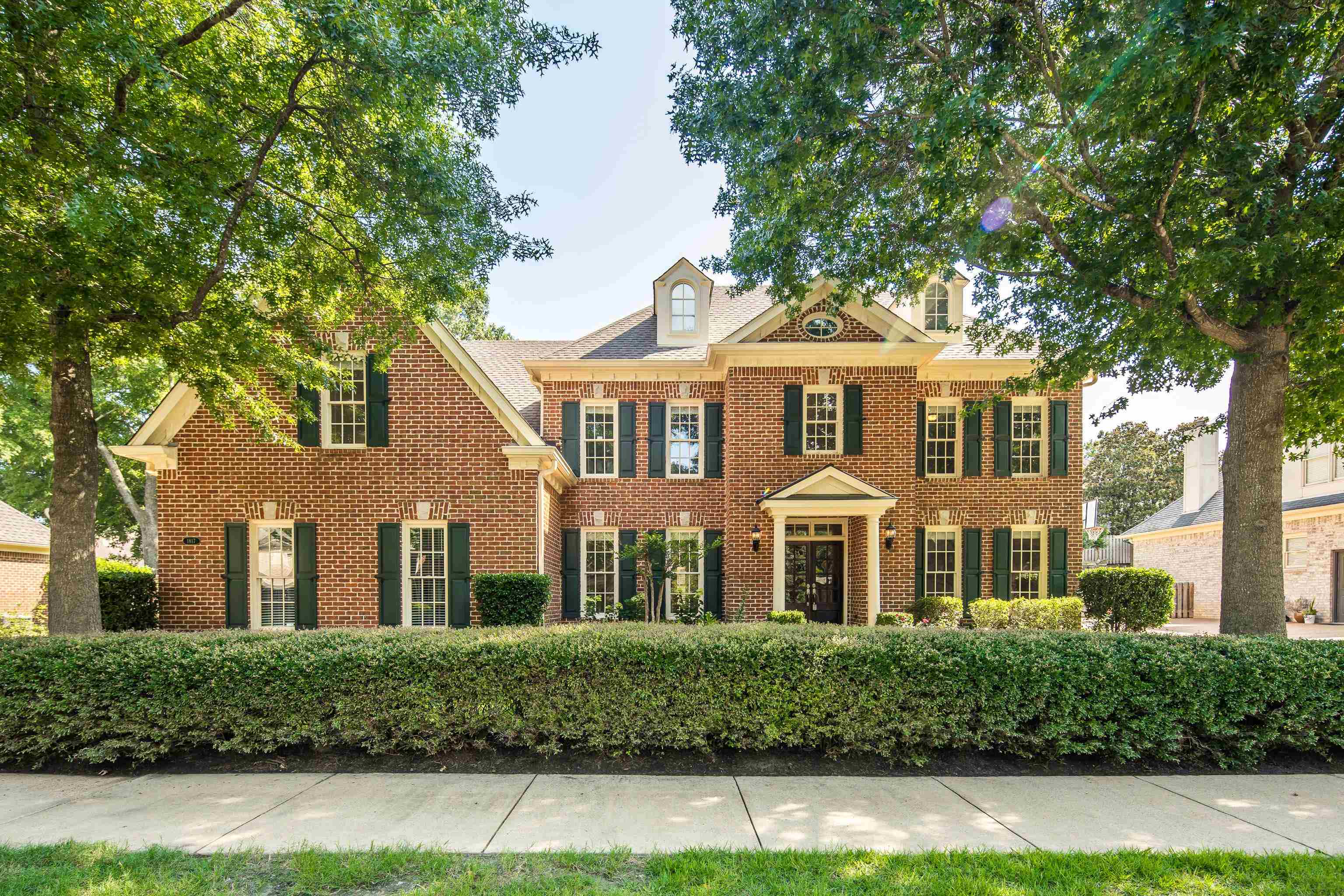 1817 LILES LN