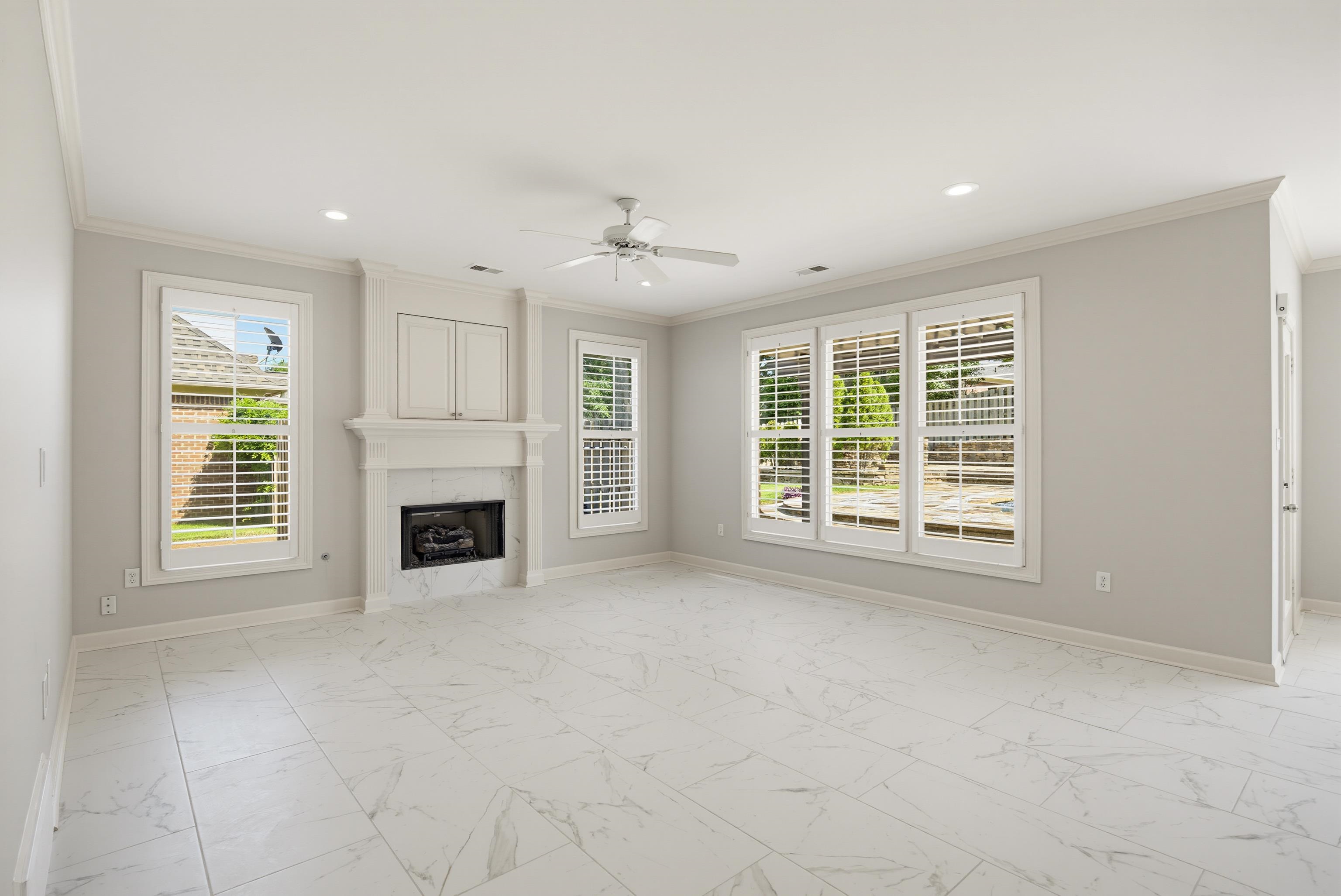 1817 LILES LN
