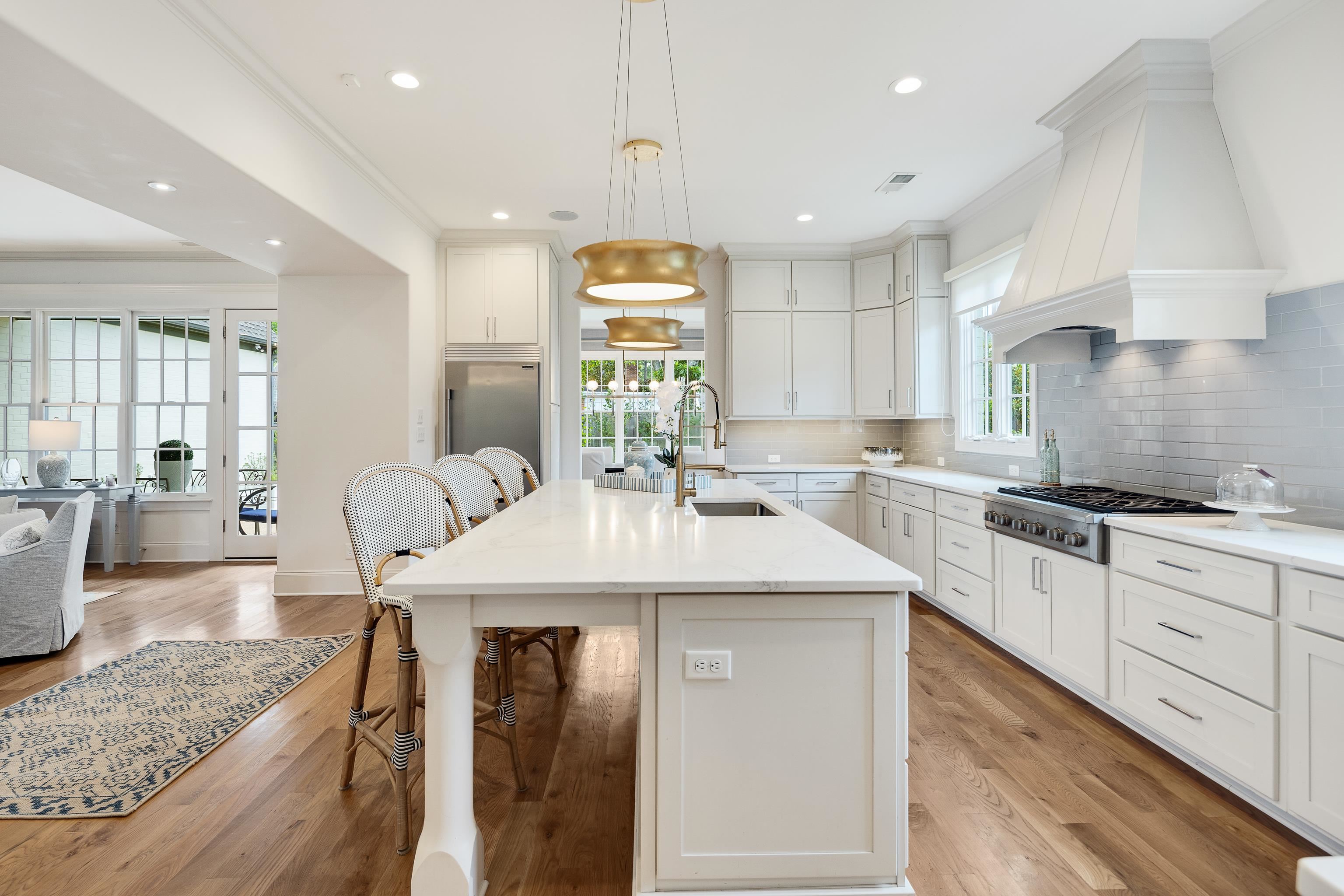 9071 N WINSTON WOODS CIR