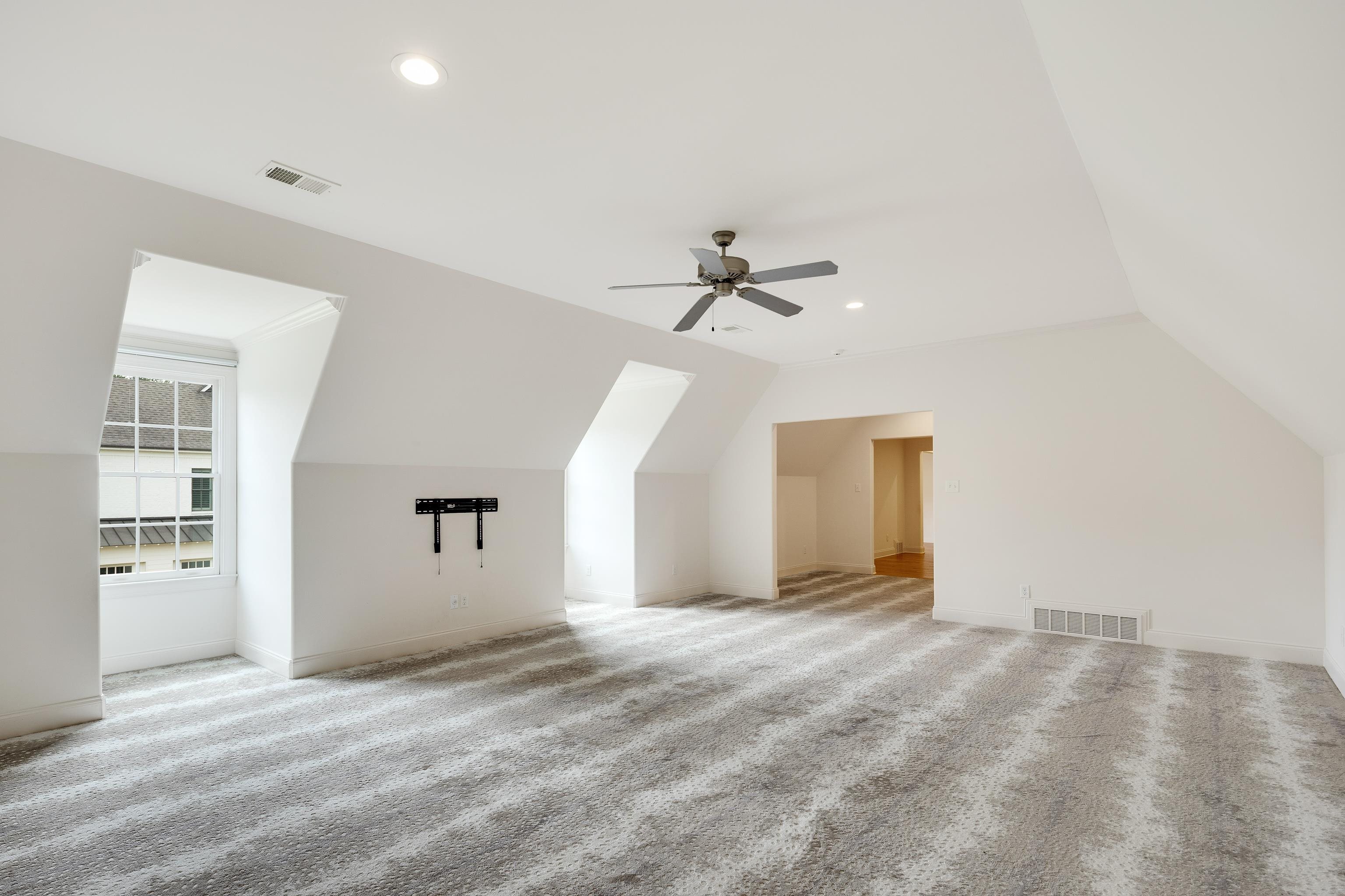 9071 N WINSTON WOODS CIR