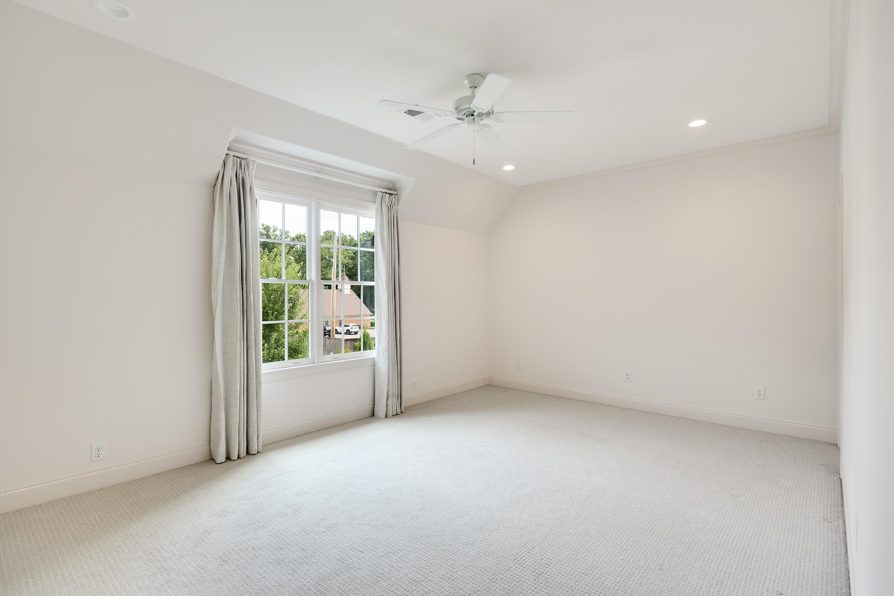 9071 N WINSTON WOODS CIR
