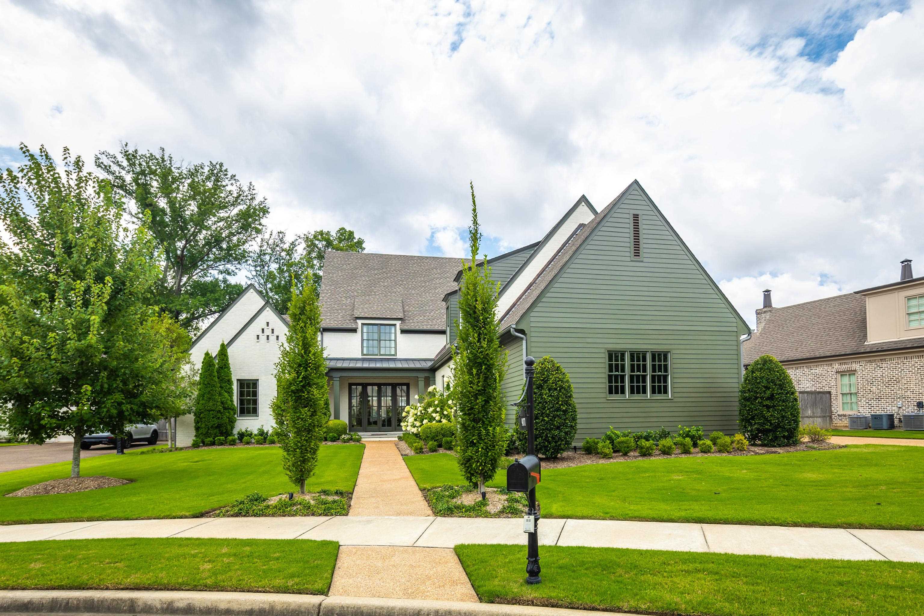 9071 N WINSTON WOODS CIR