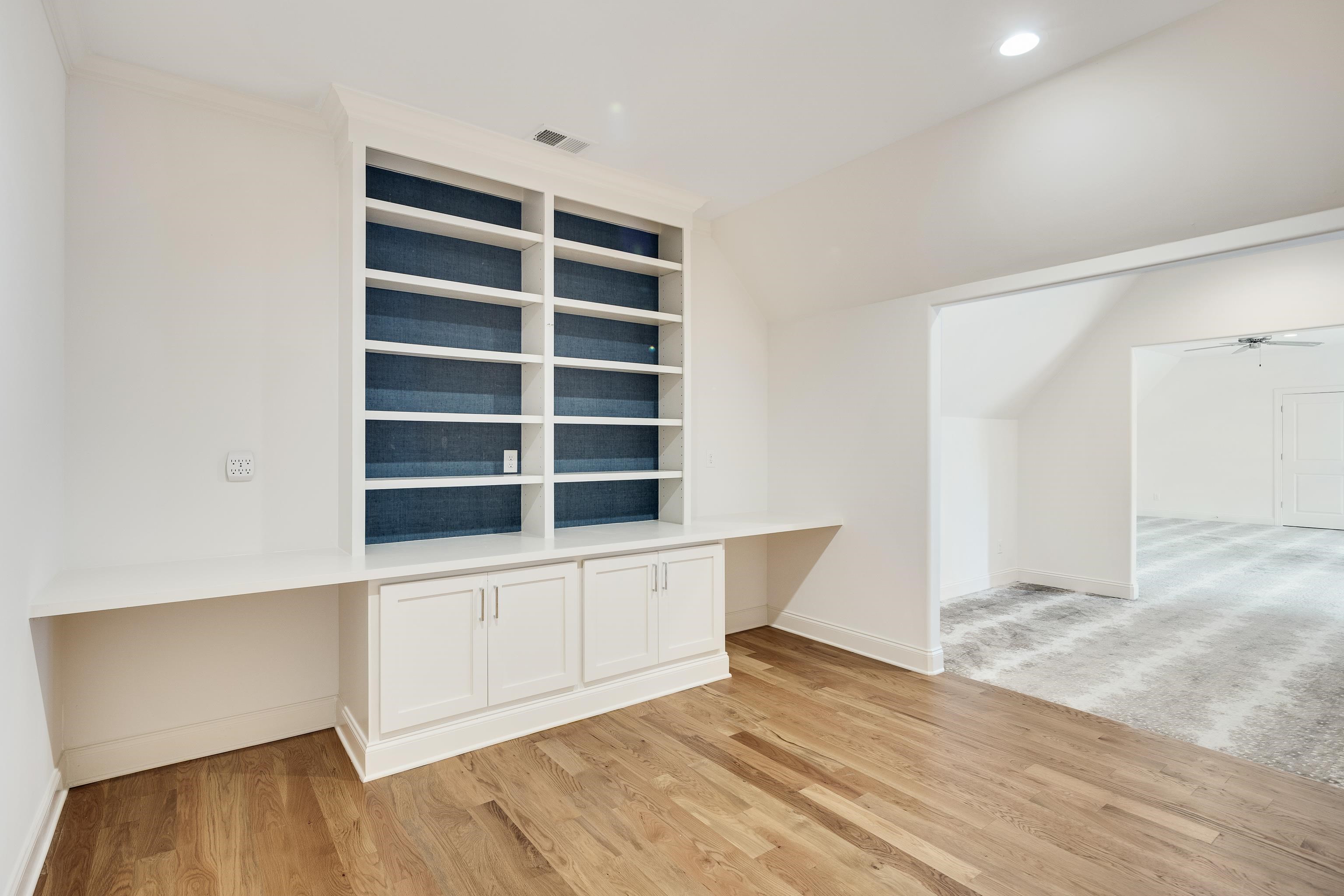 9071 N WINSTON WOODS CIR
