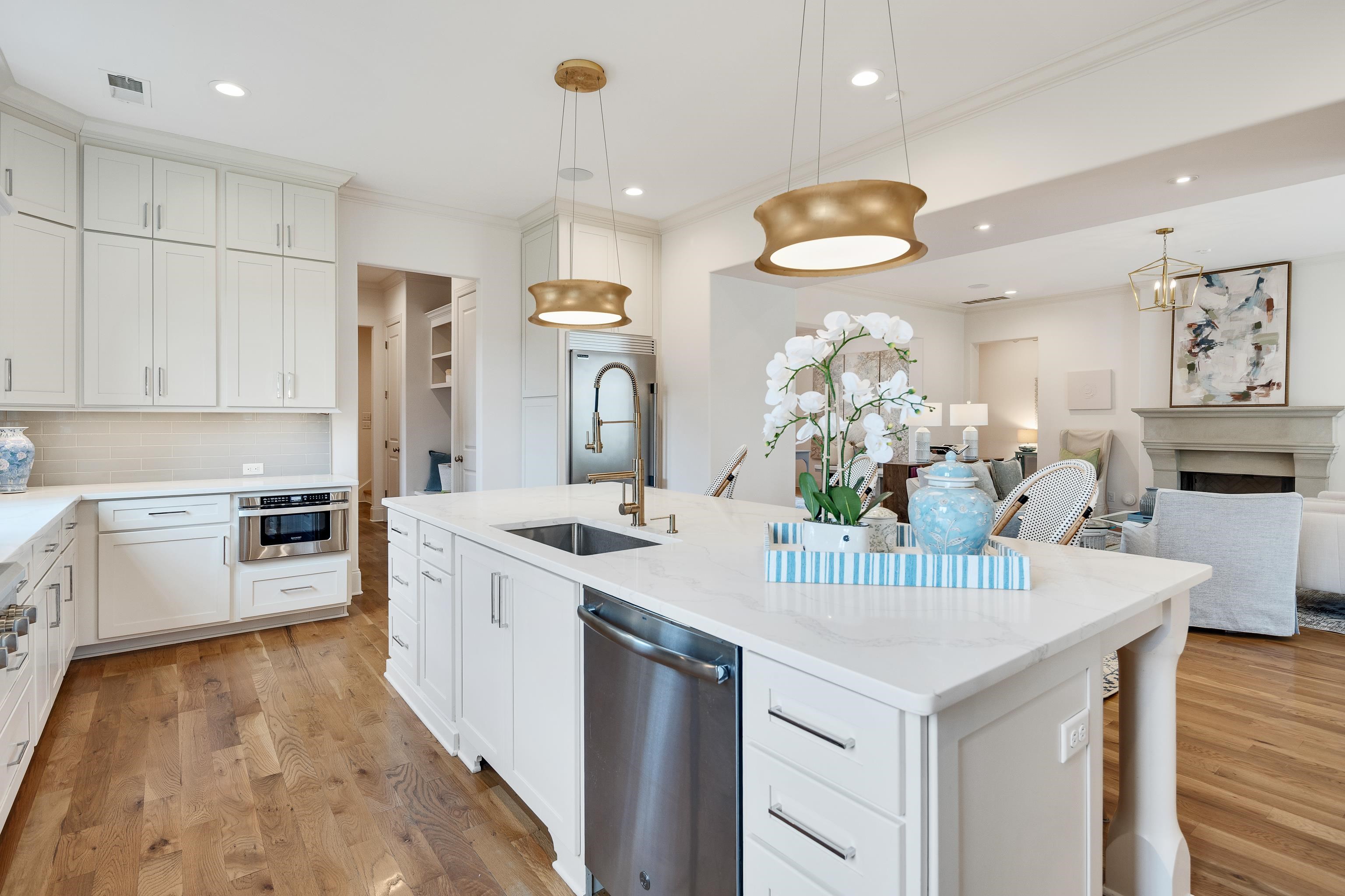 9071 N WINSTON WOODS CIR