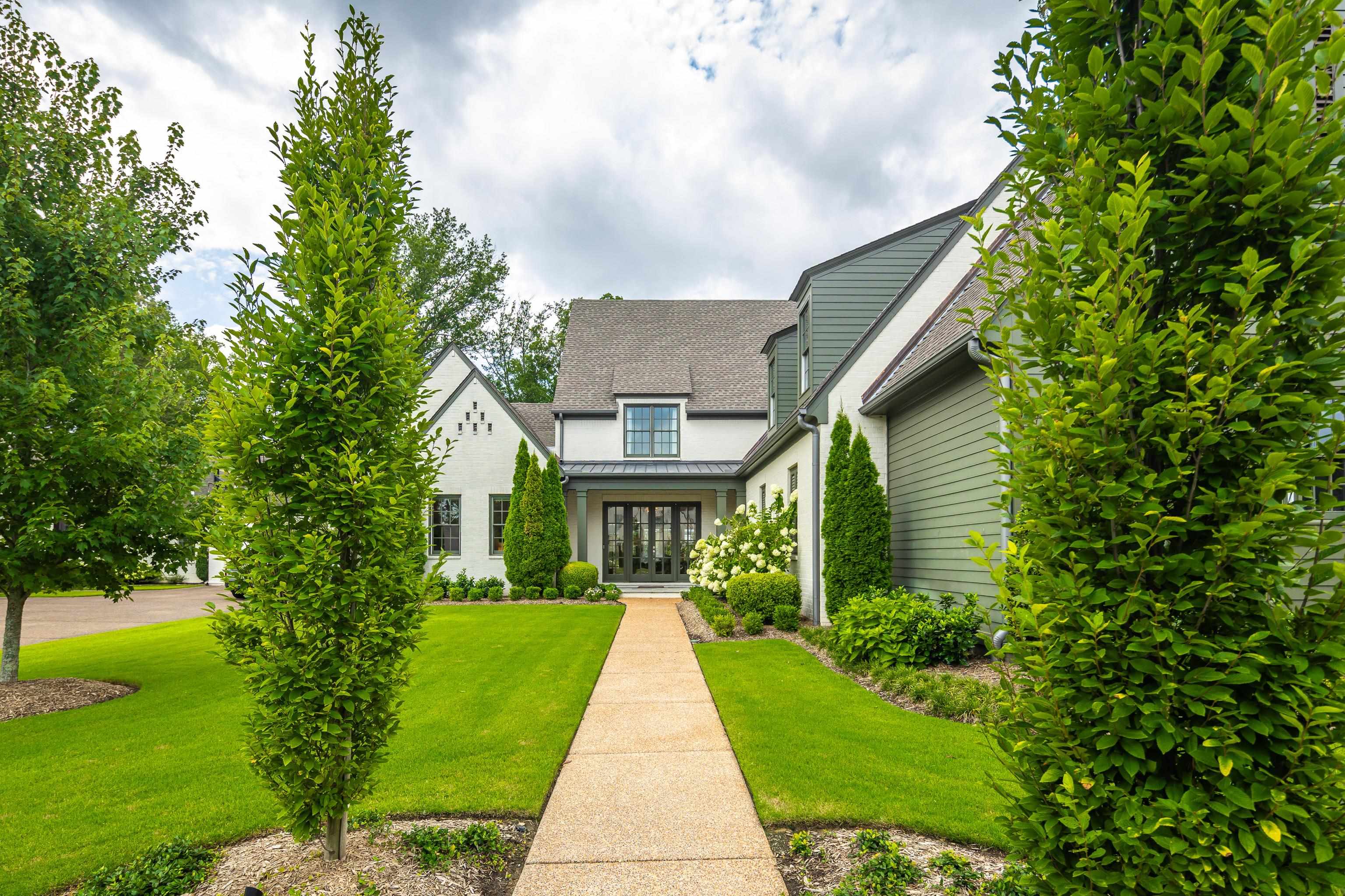 9071 N WINSTON WOODS CIR