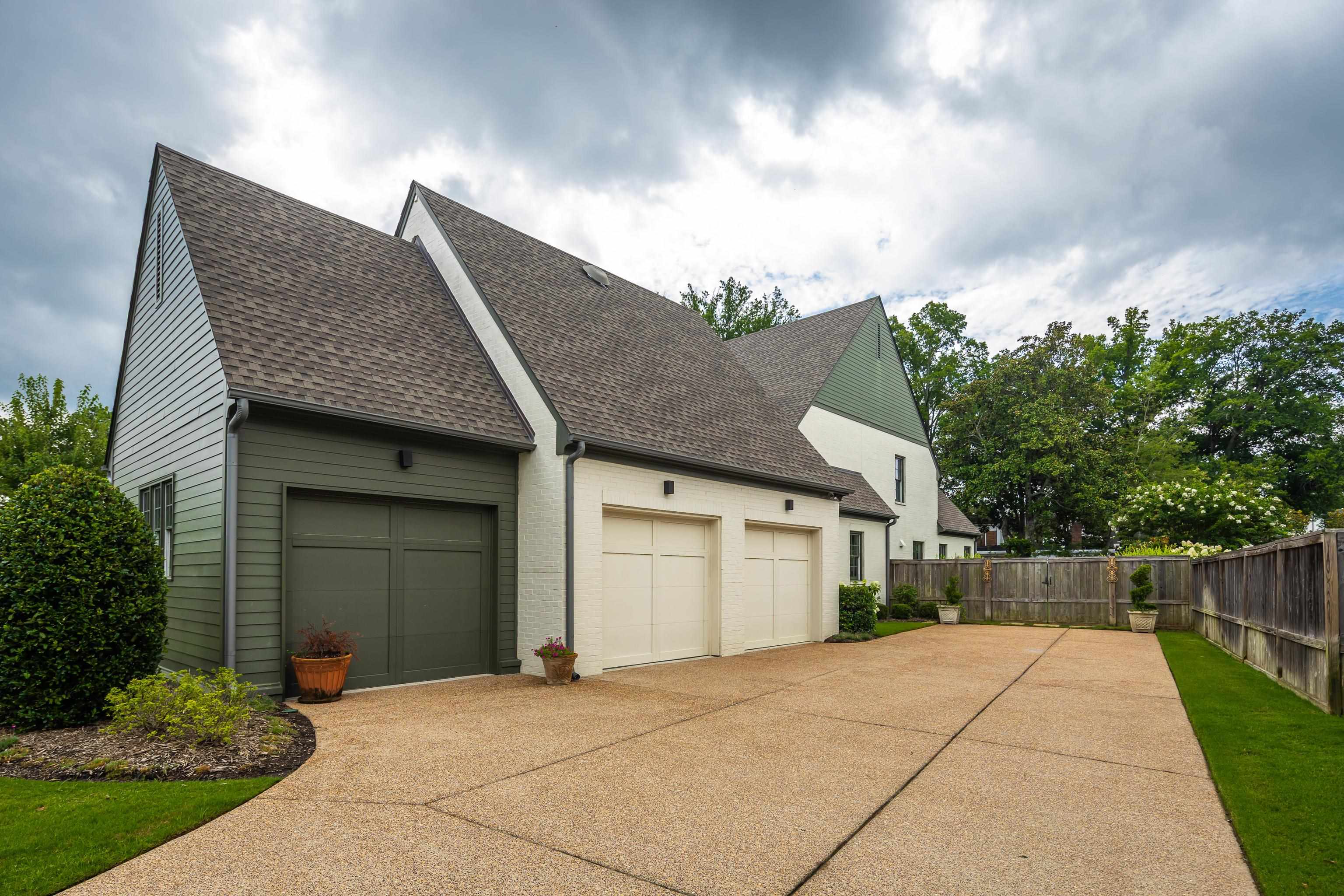 9071 N WINSTON WOODS CIR