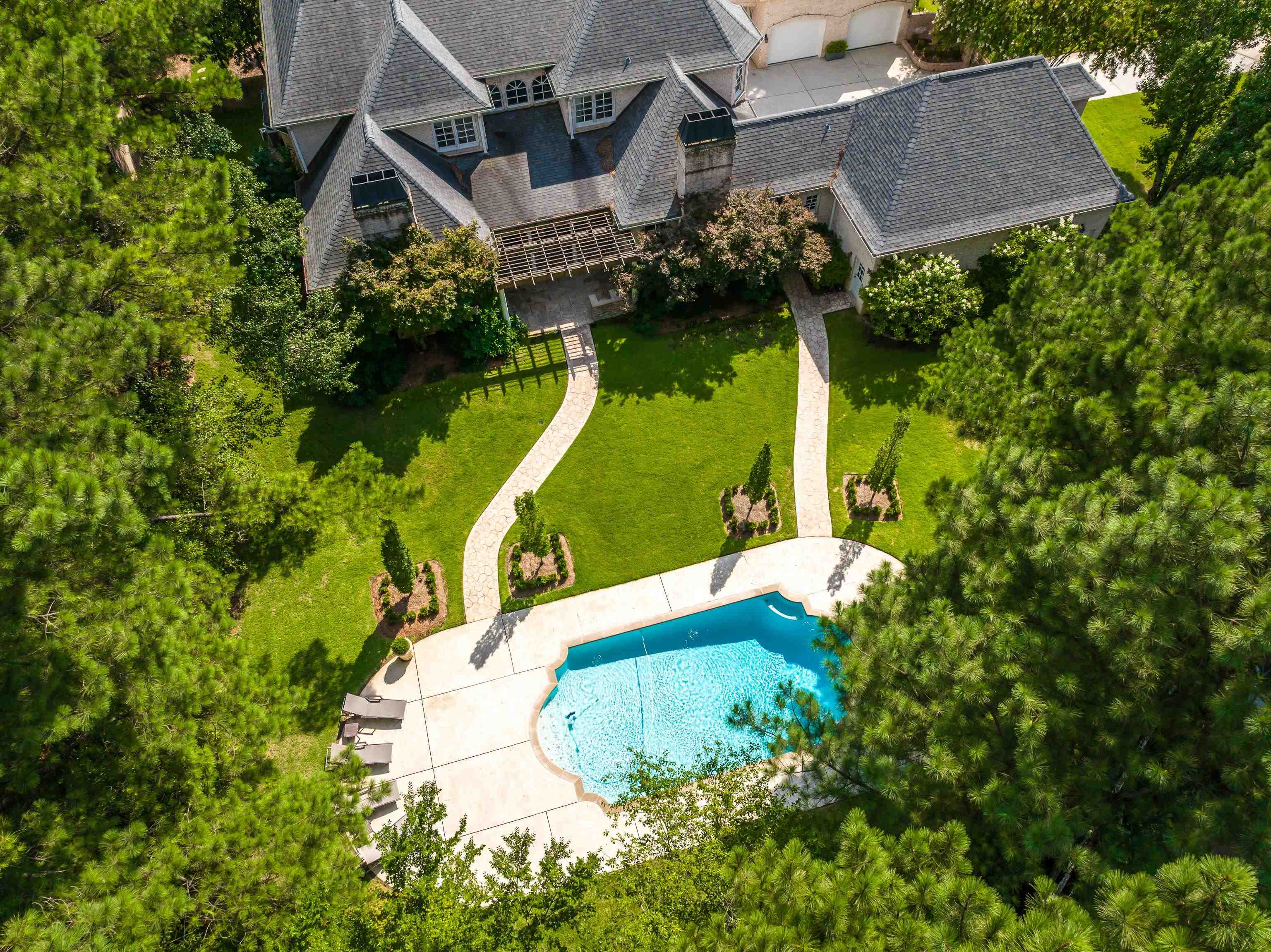 2720 CALKINS RD