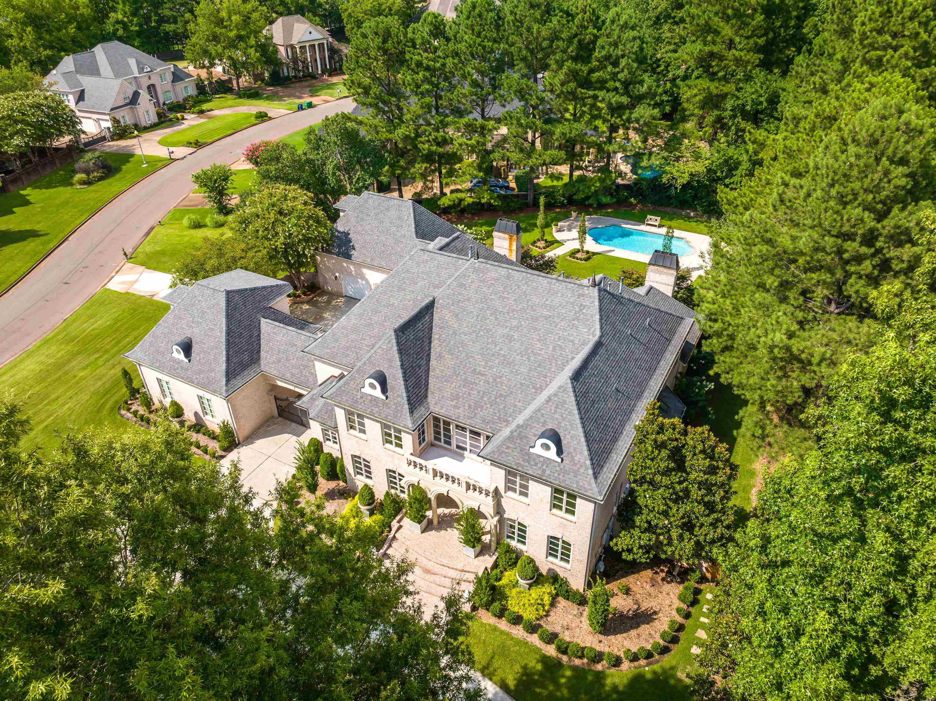 2720 CALKINS RD