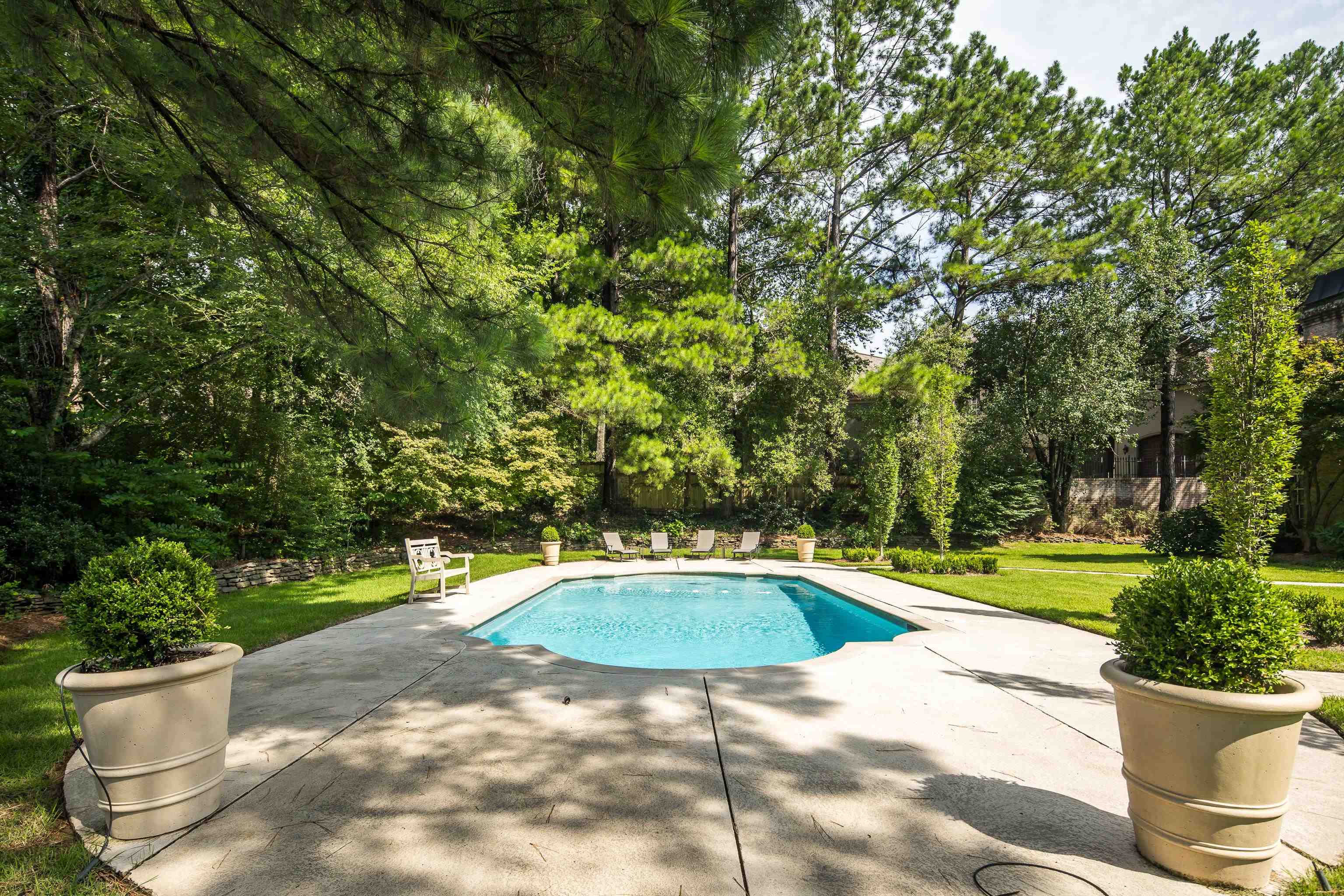 2720 CALKINS RD