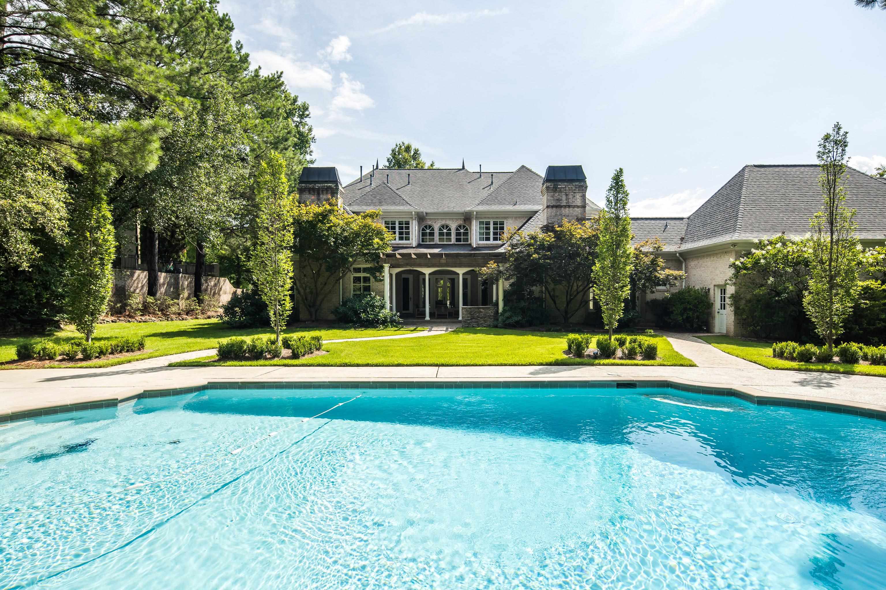 2720 CALKINS RD