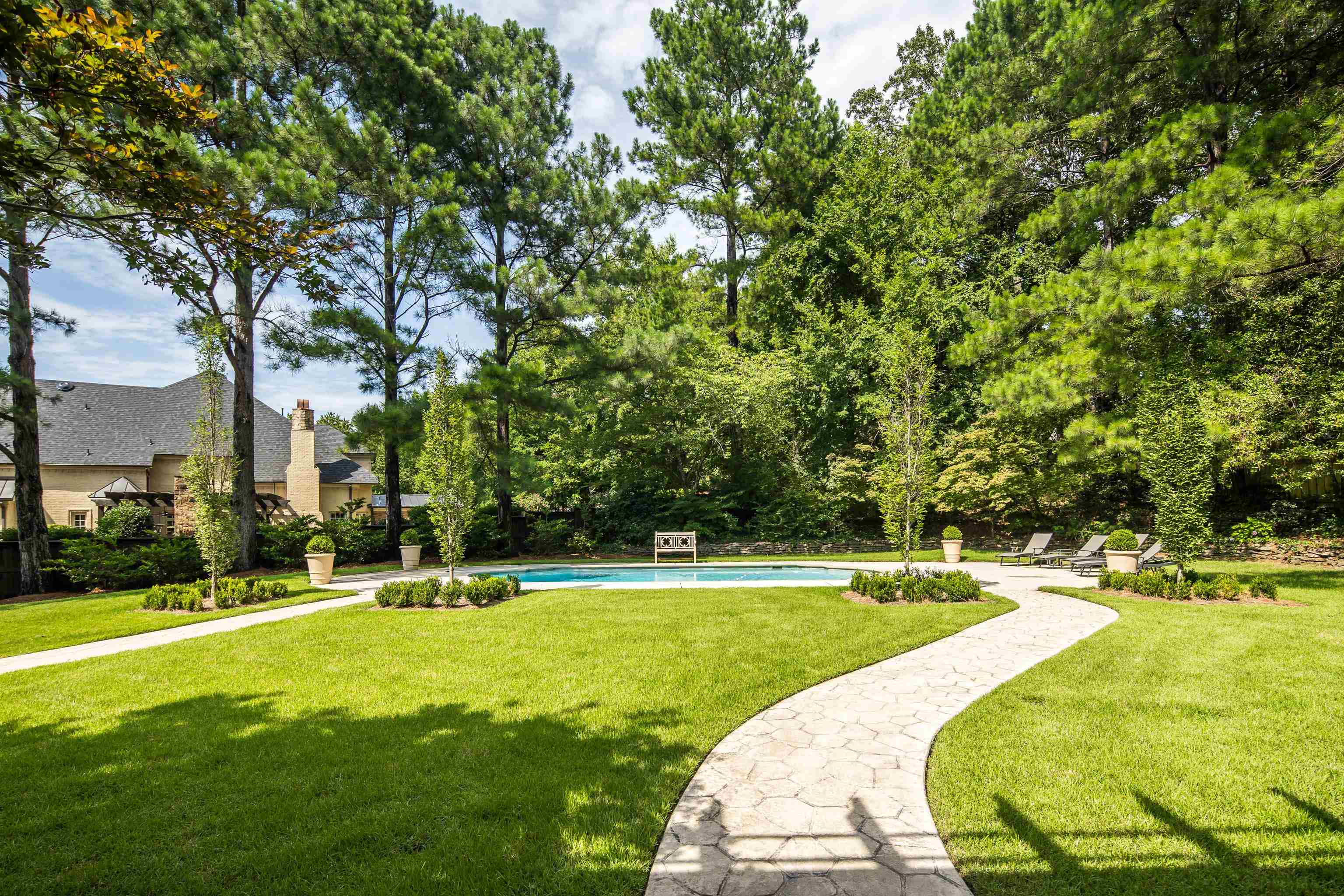 2720 CALKINS RD