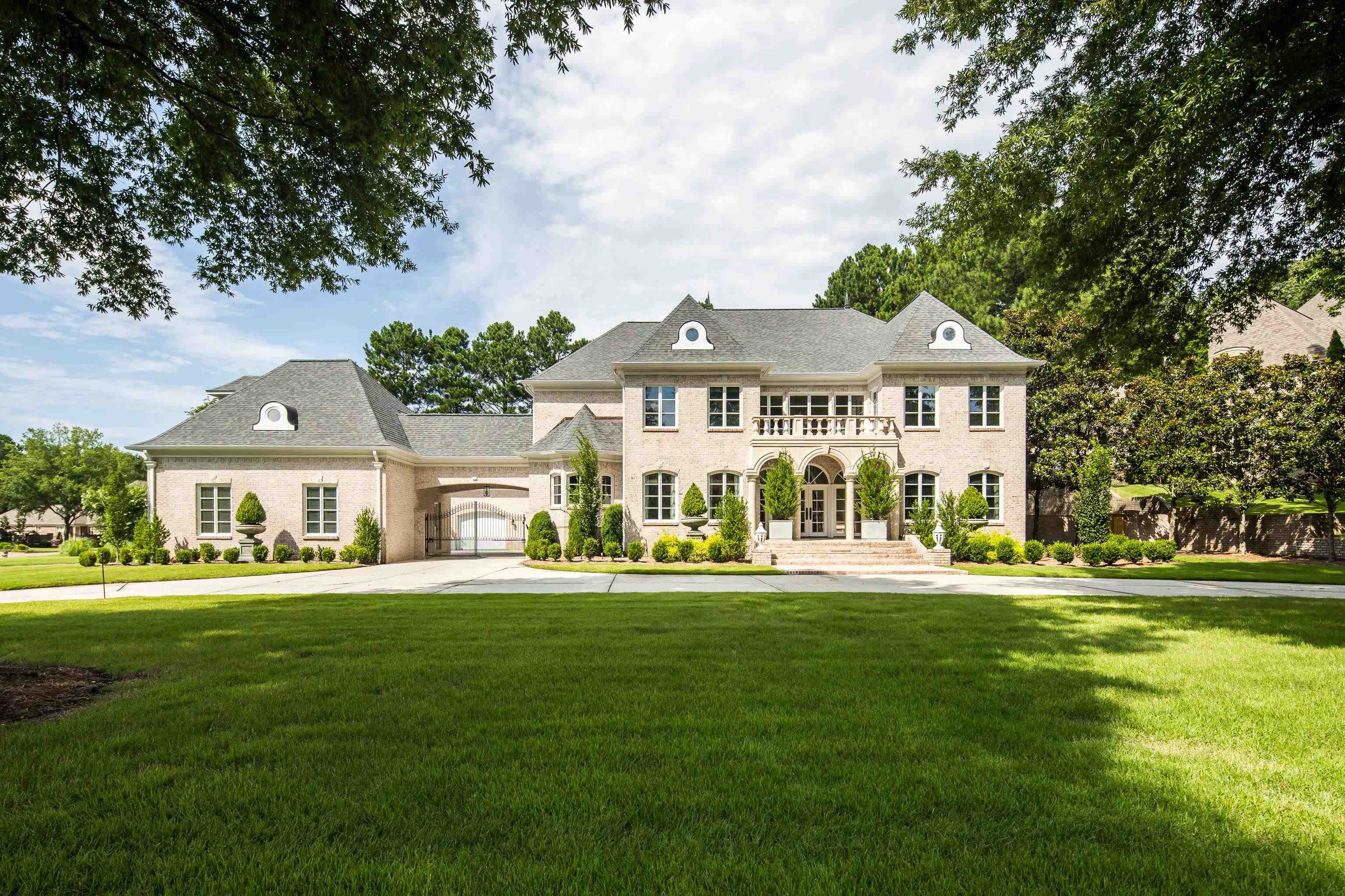 2720 CALKINS RD