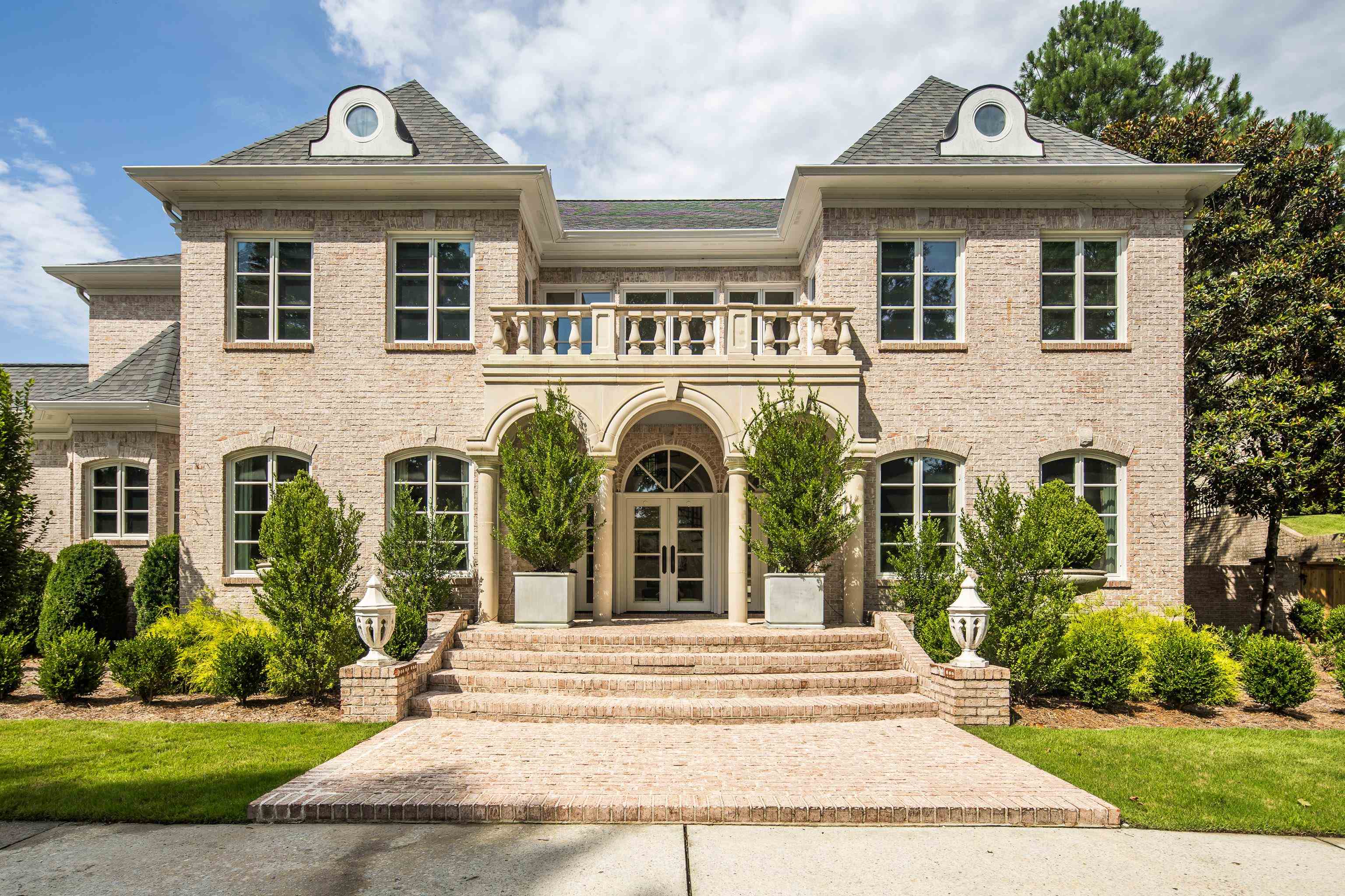 2720 CALKINS RD