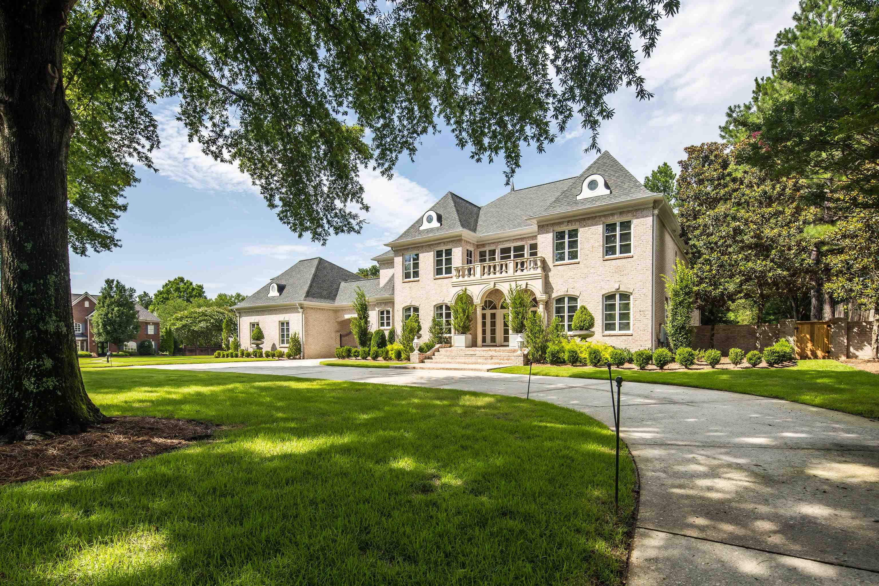 2720 CALKINS RD