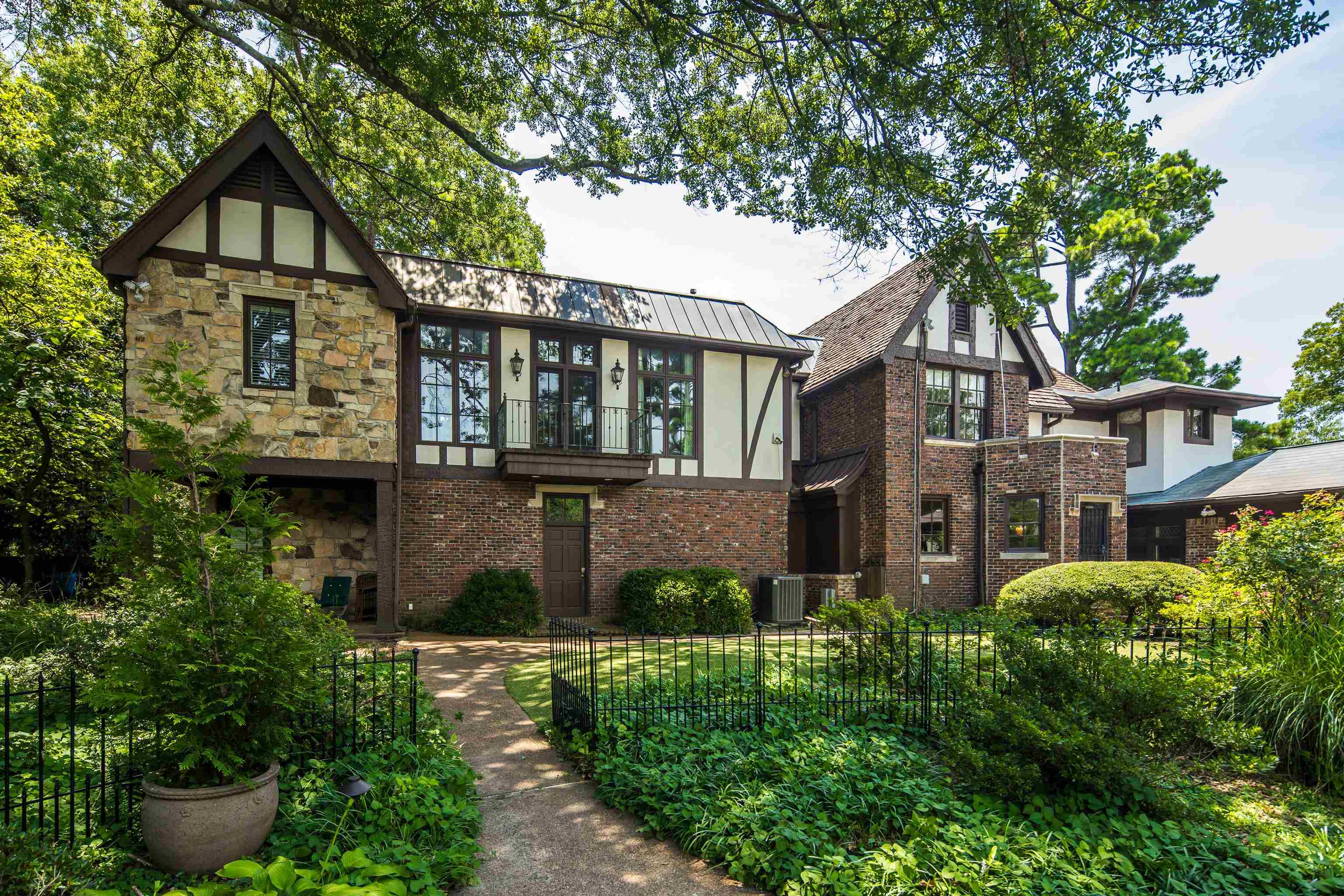 226 W GOODWYN ST