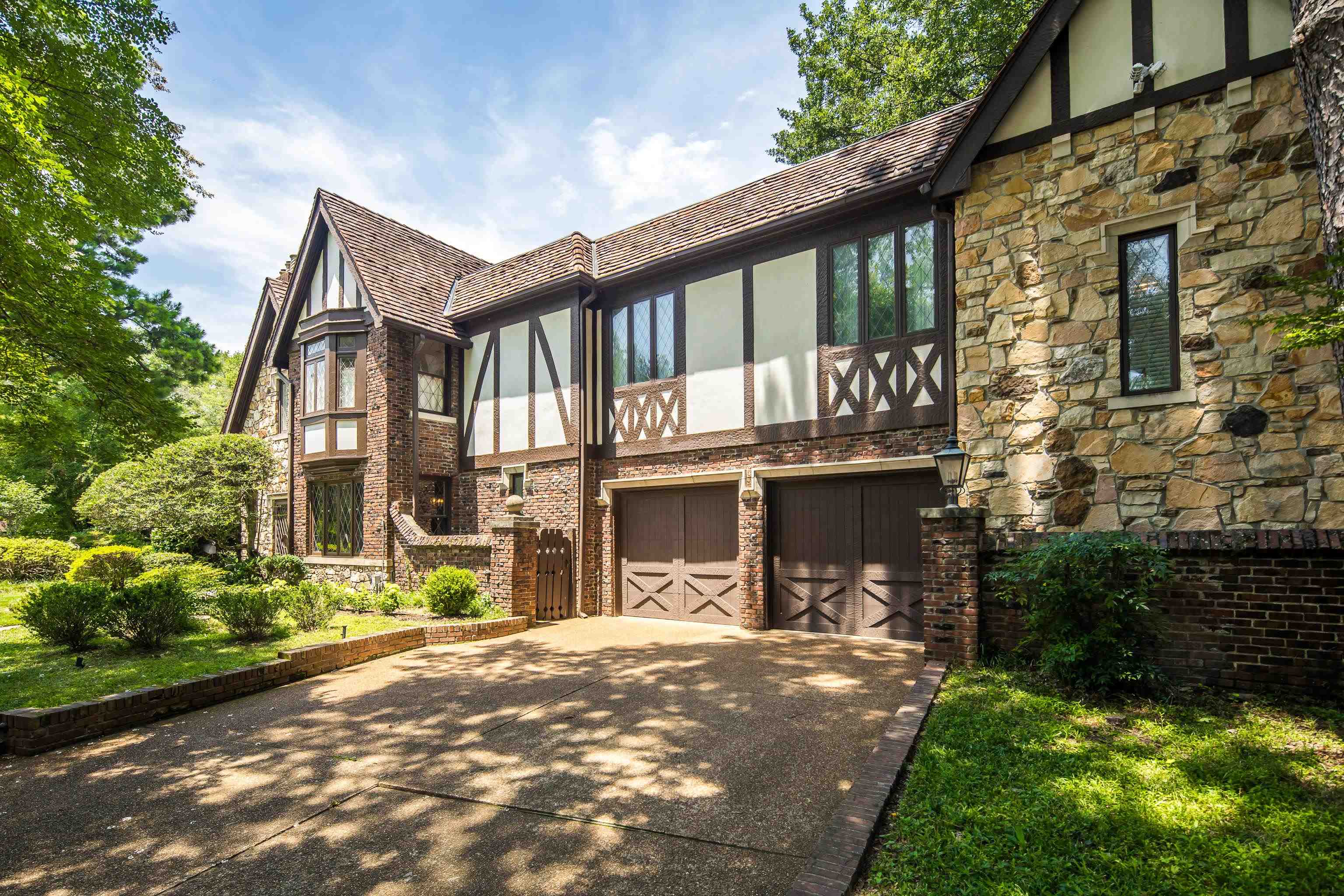 226 W GOODWYN ST
