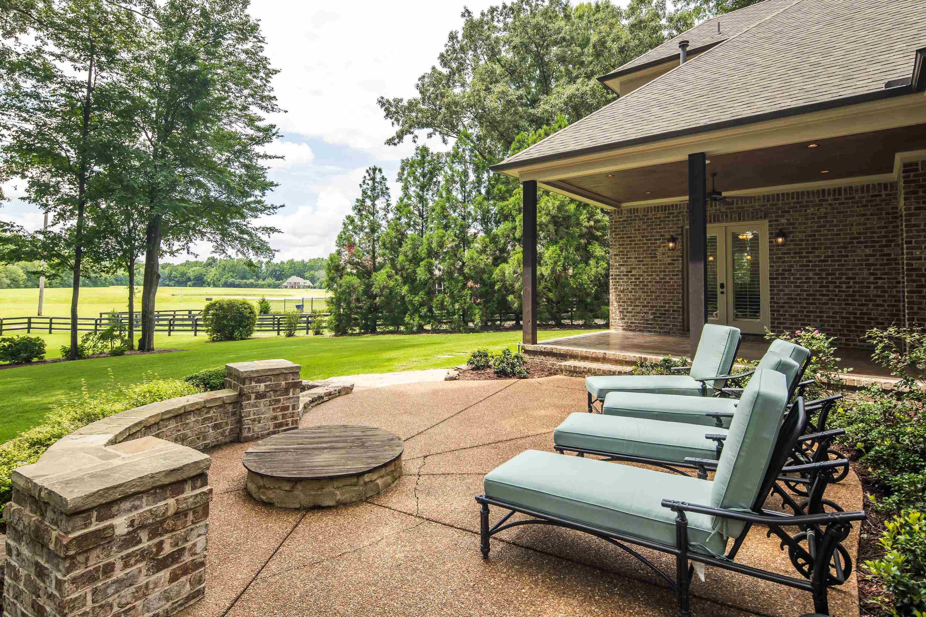 70 GREENBRIER LAKES CV