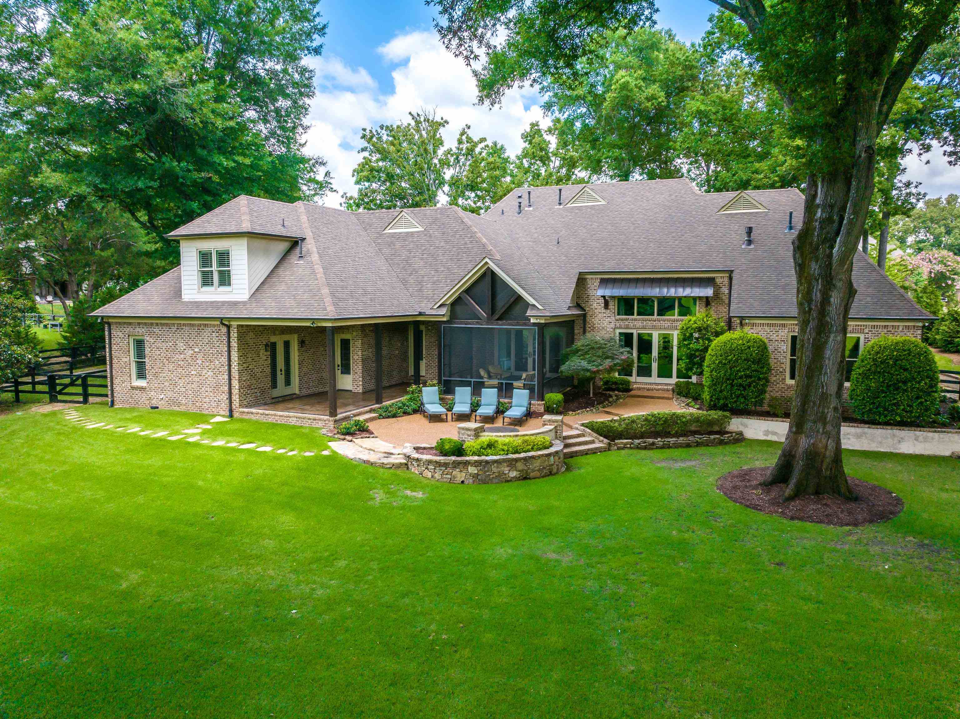 70 GREENBRIER LAKES CV