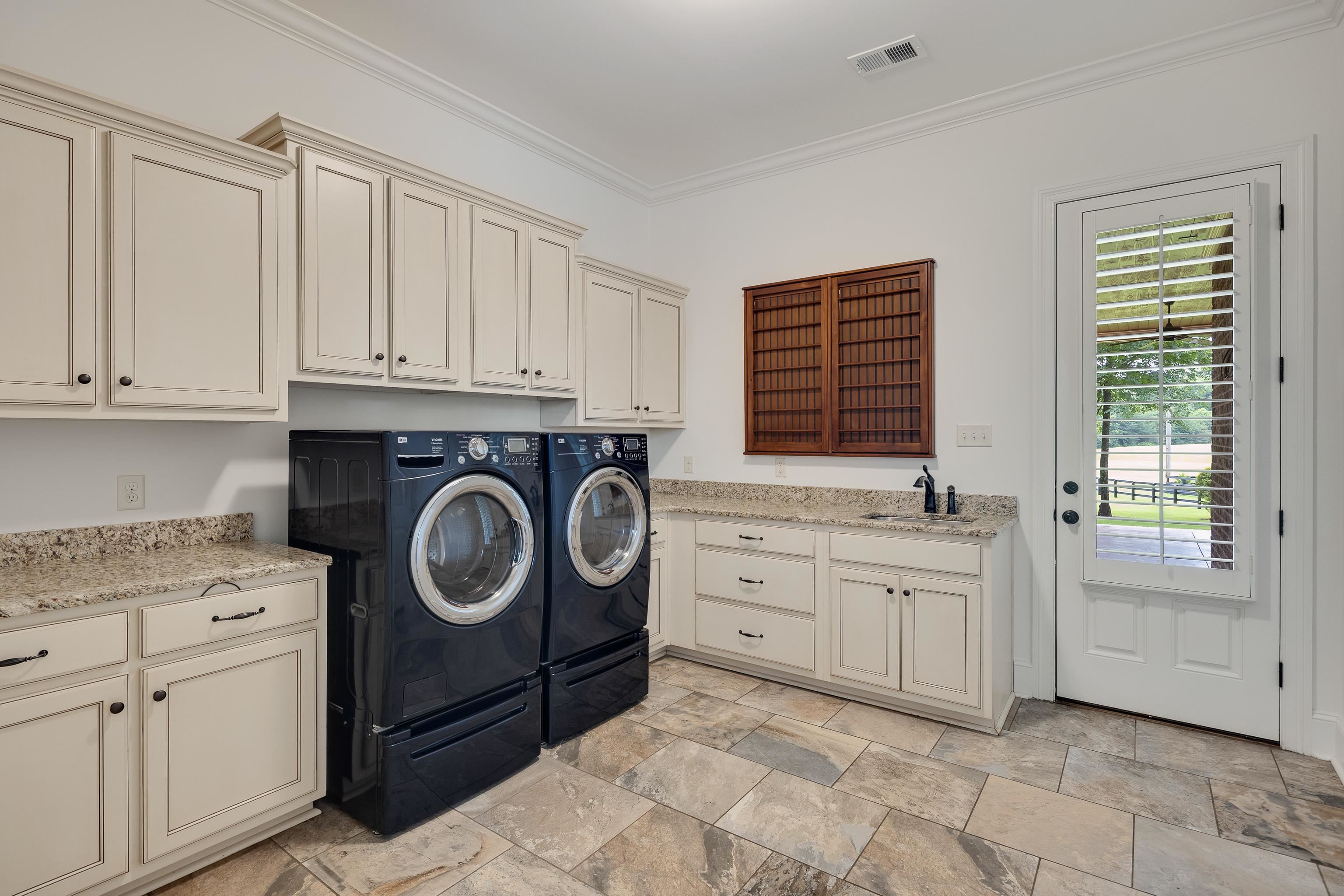 70 GREENBRIER LAKES CV