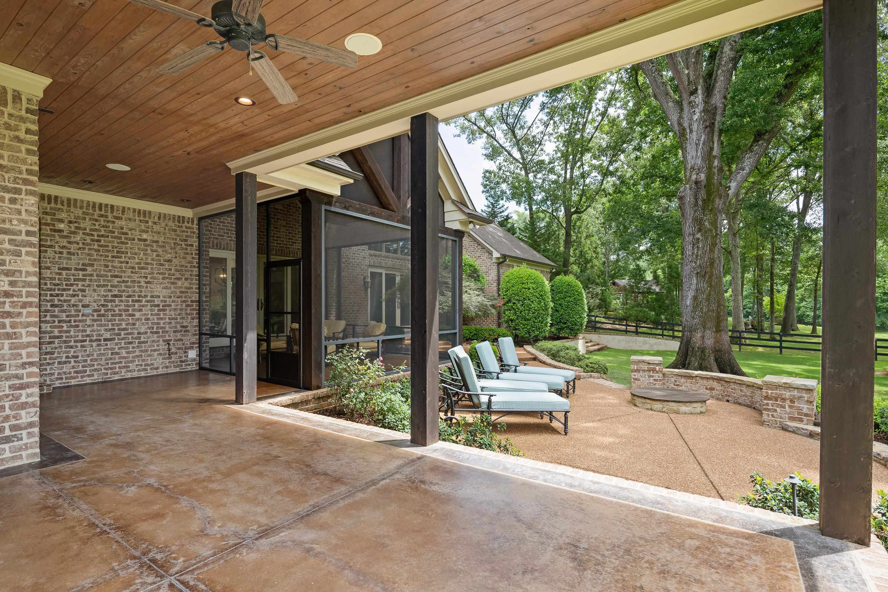 70 GREENBRIER LAKES CV