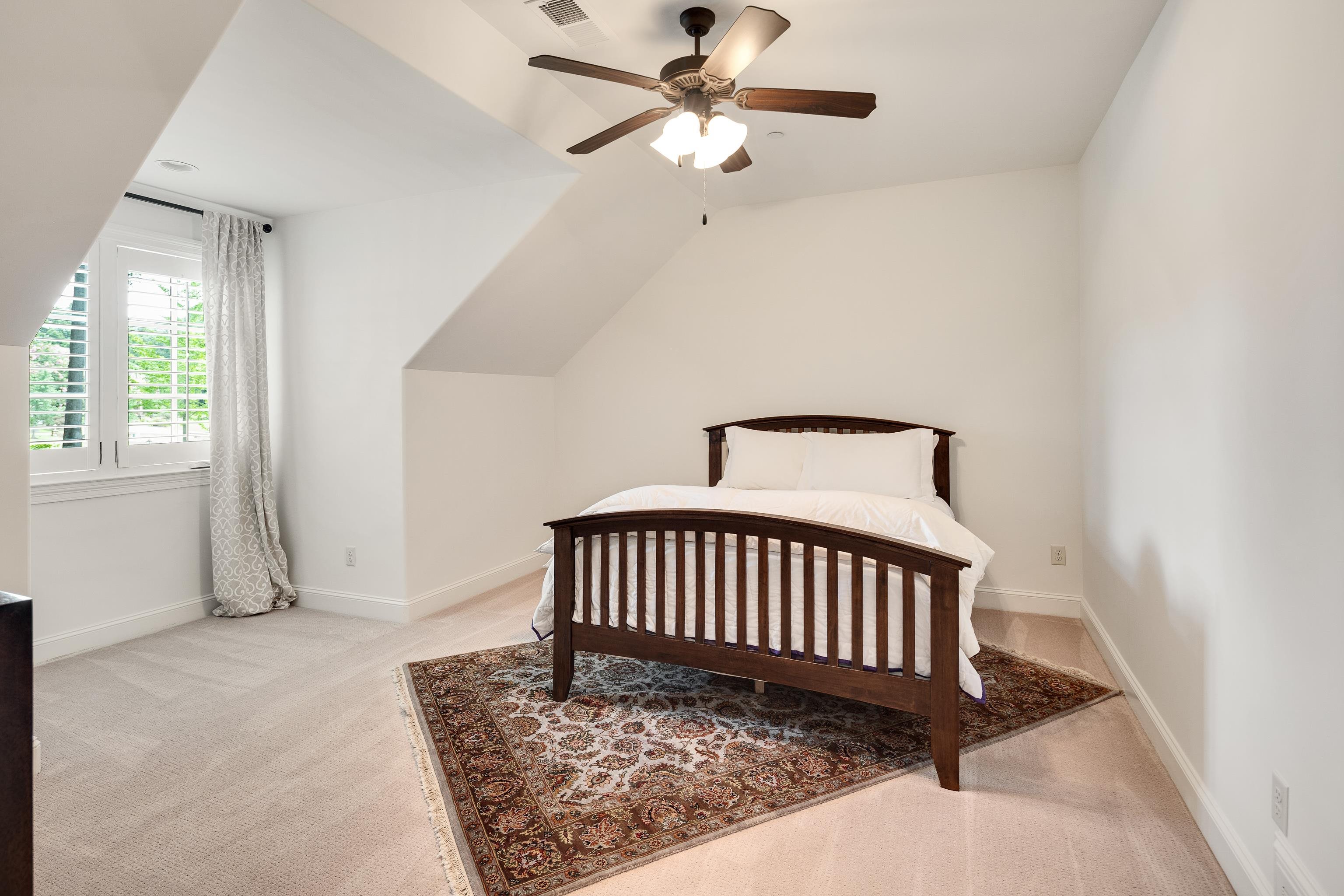 70 GREENBRIER LAKES CV