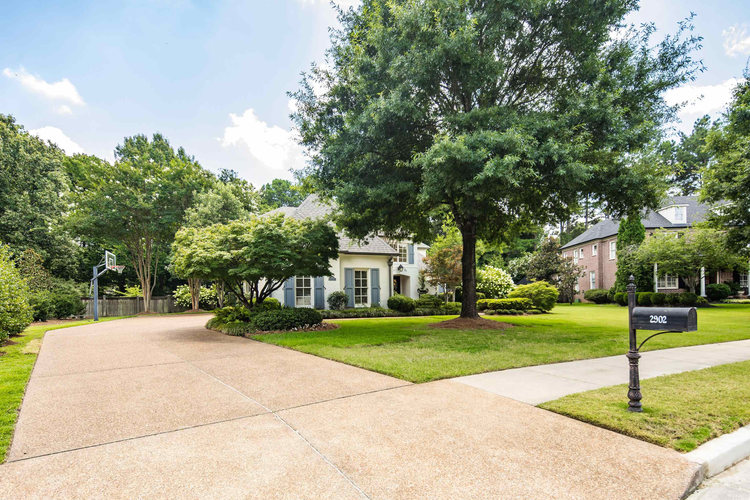 2902 BENTWOOD OAK DR